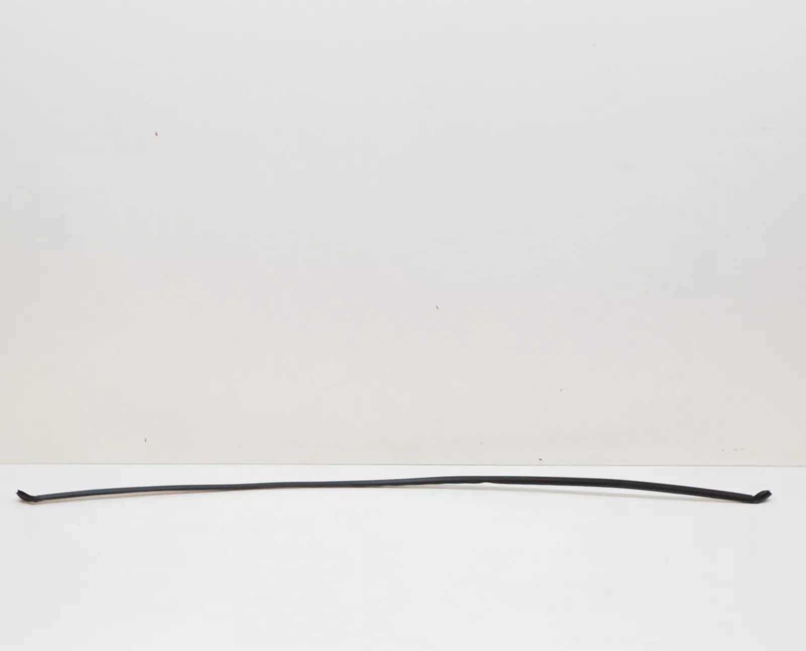 NEW BMW 3 E90 WINDSHIELD SEALING STRIP CROSS MEMBER 51717163654 7163654 ORIGINAL