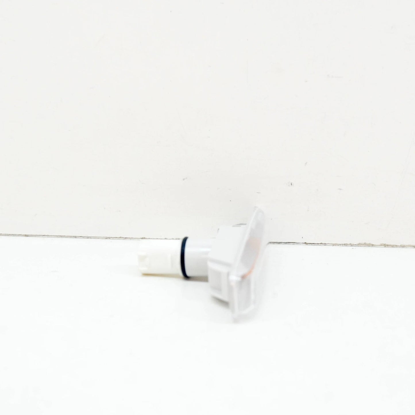 NEW BMW 3 E46 FRONT RIGHT WHITE TURN INDICATOR LAMP 63132228592 2228592 ORIGINAL