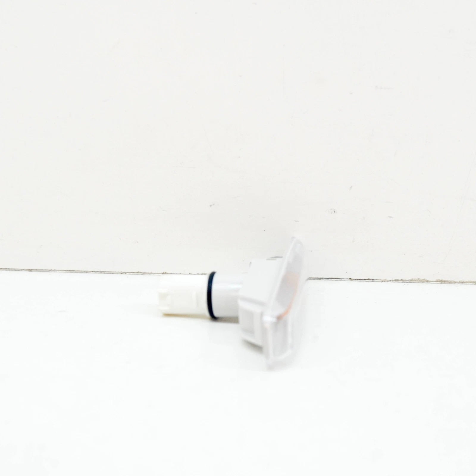 NEW BMW 3 E46 FRONT RIGHT WHITE TURN INDICATOR LAMP 63132228592 2228592 ORIGINAL