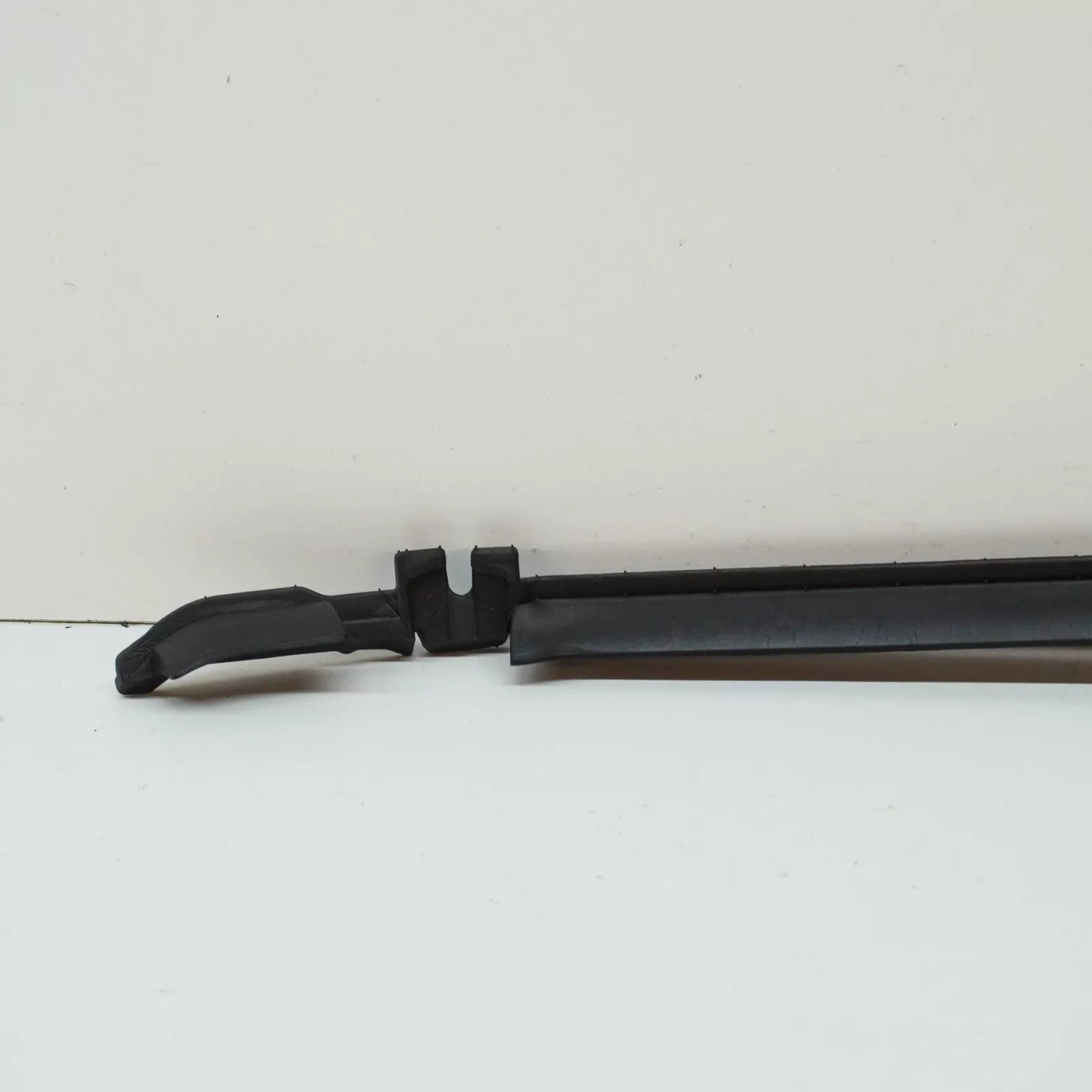 NEW BMW X1 F48 FRONT RIGHT SIDE FRAME SEAL 51487327004 ORIGINAL