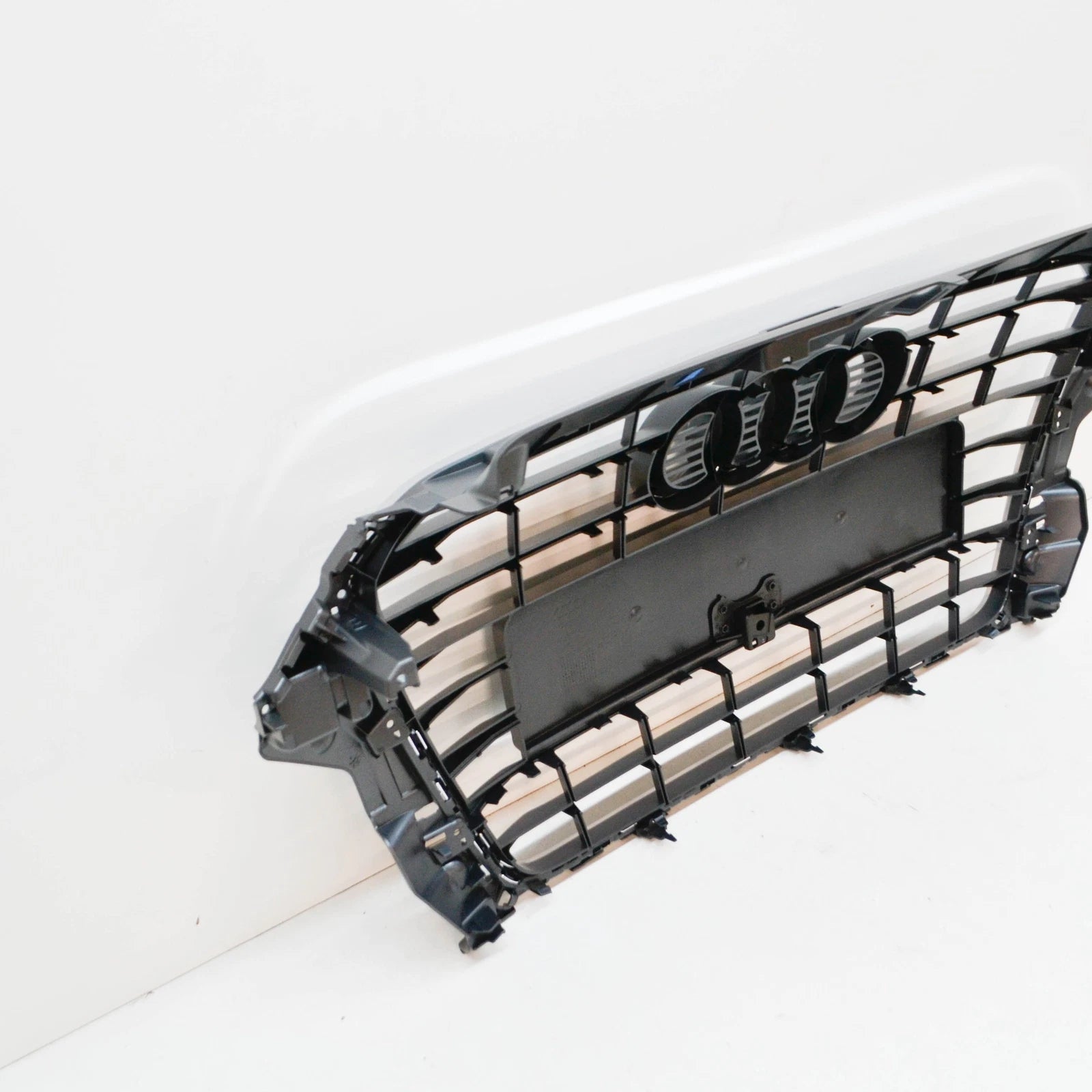 NEW AUDI A3 SPORTBACK 8V FRONT RADIATOR GRILLE 8V38536511QP