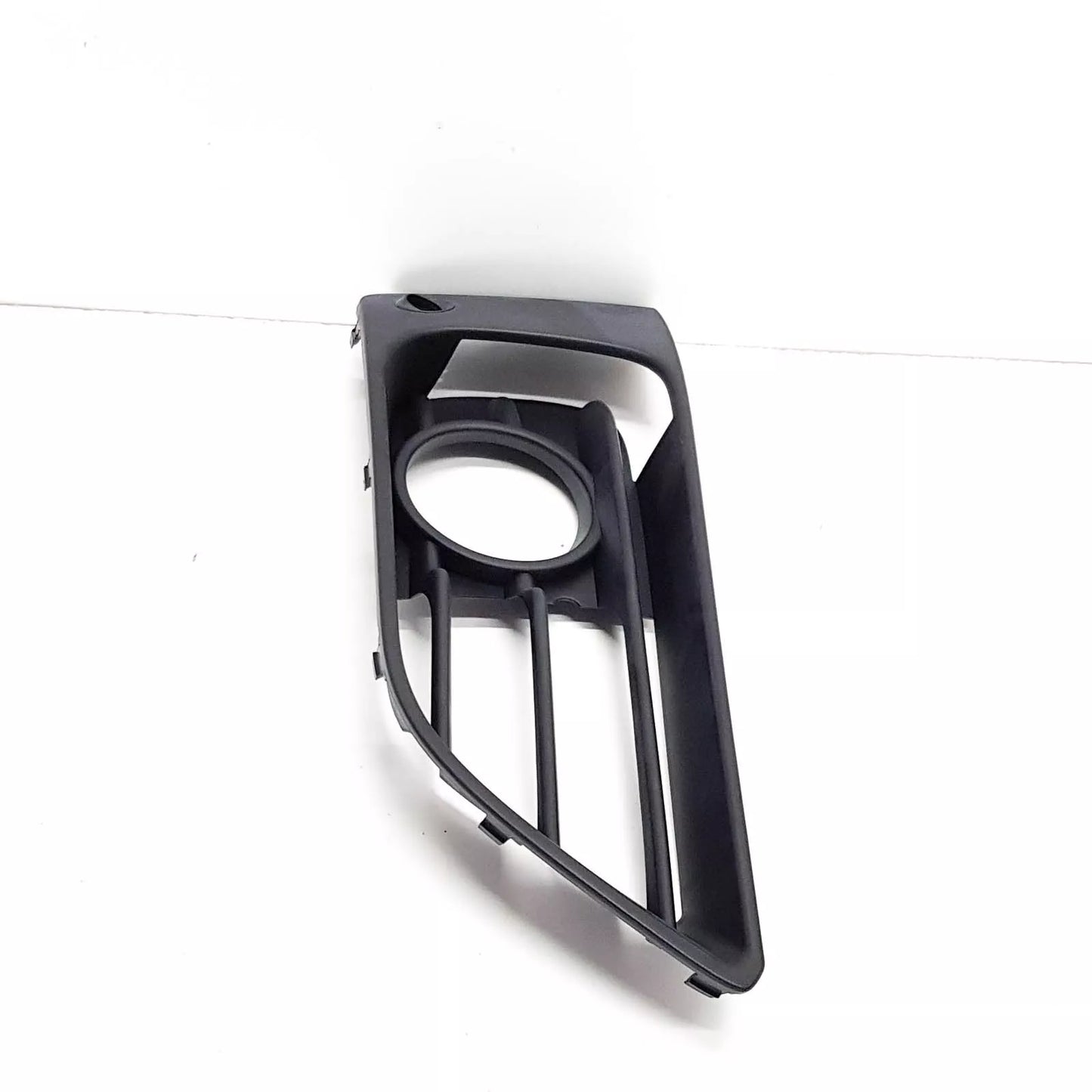 NEW BMW 2 F45 RIGHT FOG LIGHT GRILLE W/PDC HOLE 51117407698 2015 ORIGINAL