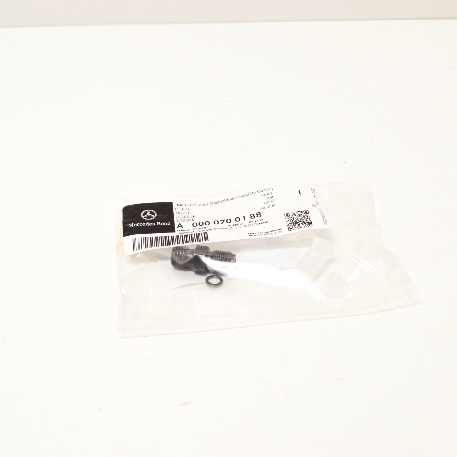 NEW MERCEDES BENZ M W163 NOZZLE SPRAY A0000700188 ORIGINAL