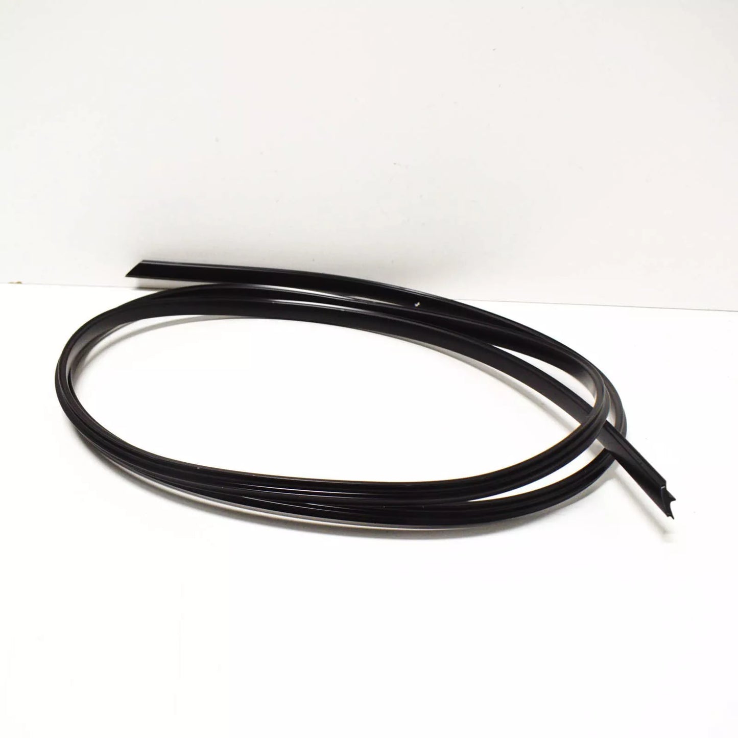 NEW BMW 5 E28 WINDSHIELD UPPER RUBBER MOULDING WEATHERSTRIP 51311959969 1959969