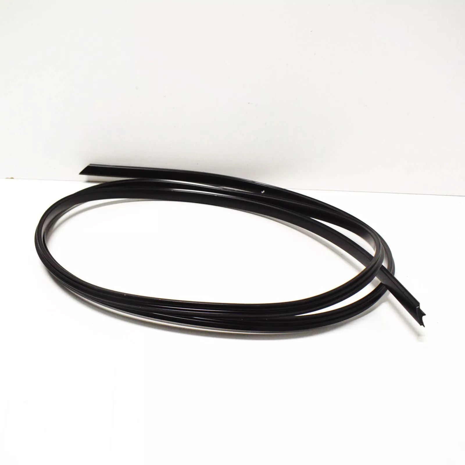 NEW BMW 5 E28 WINDSHIELD UPPER RUBBER MOULDING WEATHERSTRIP 51311959969 1959969