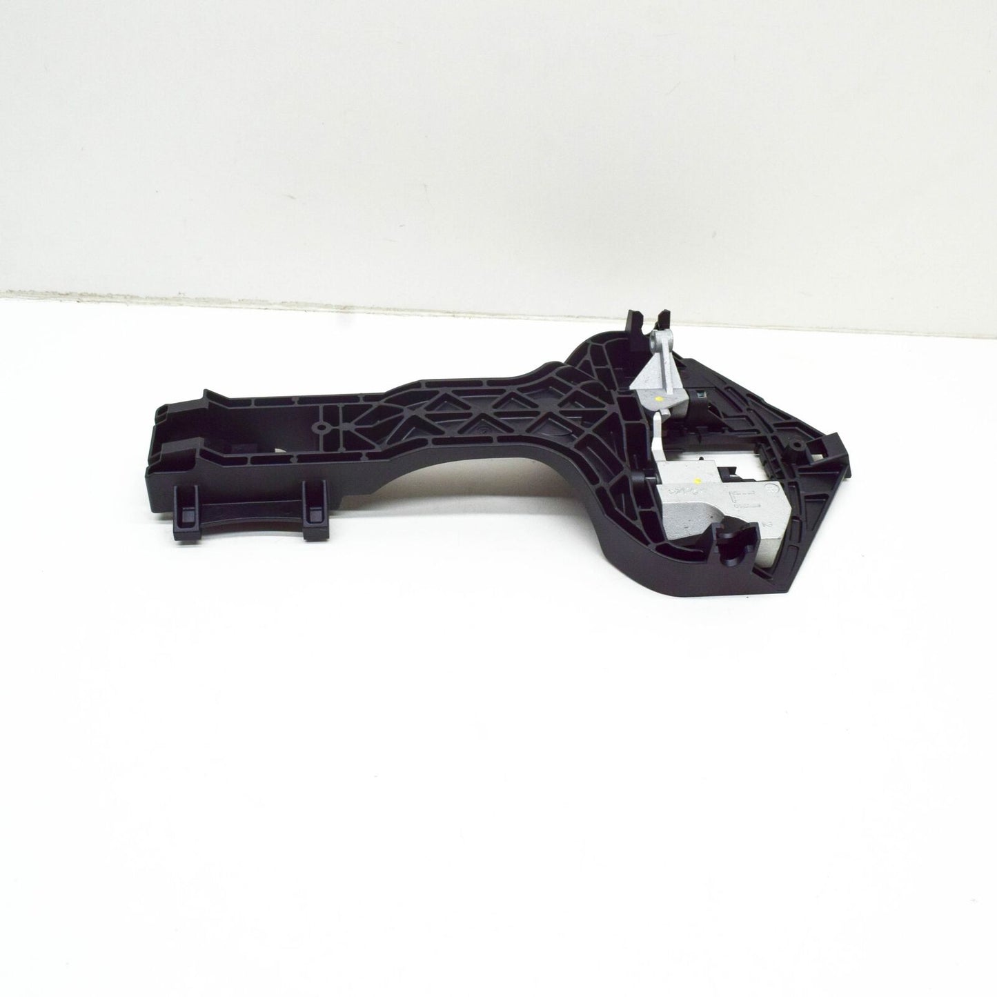 NEW MB SPRINTER W906 FRONT LEFT DOOR HANDLE BEARING BRACKET A9067600934 ORIGINAL