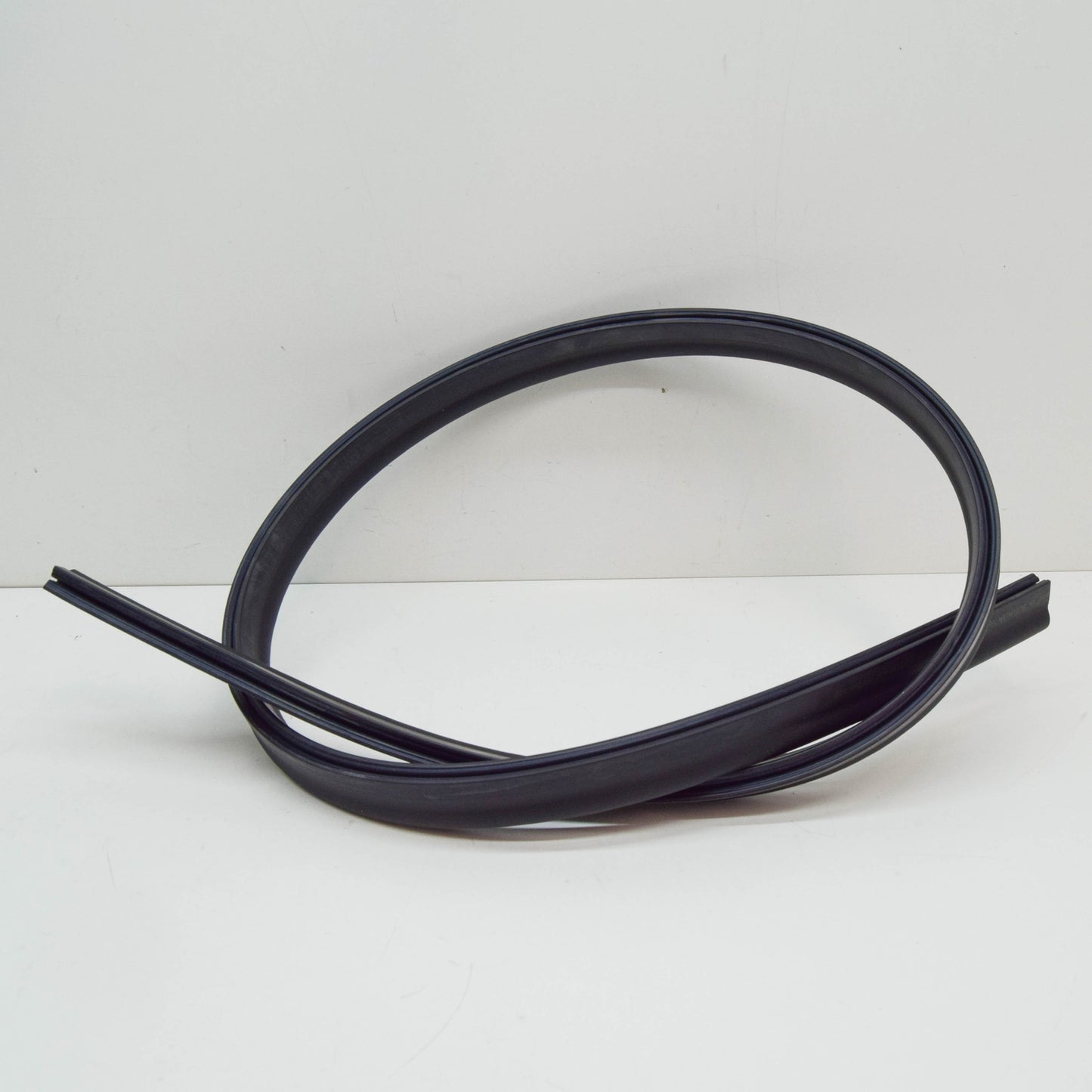 NEW VOLSKWAGEN ARTEON 3H7 FRONT HOOD WATER BOX SEAL 3G8823723 ORIGINAL