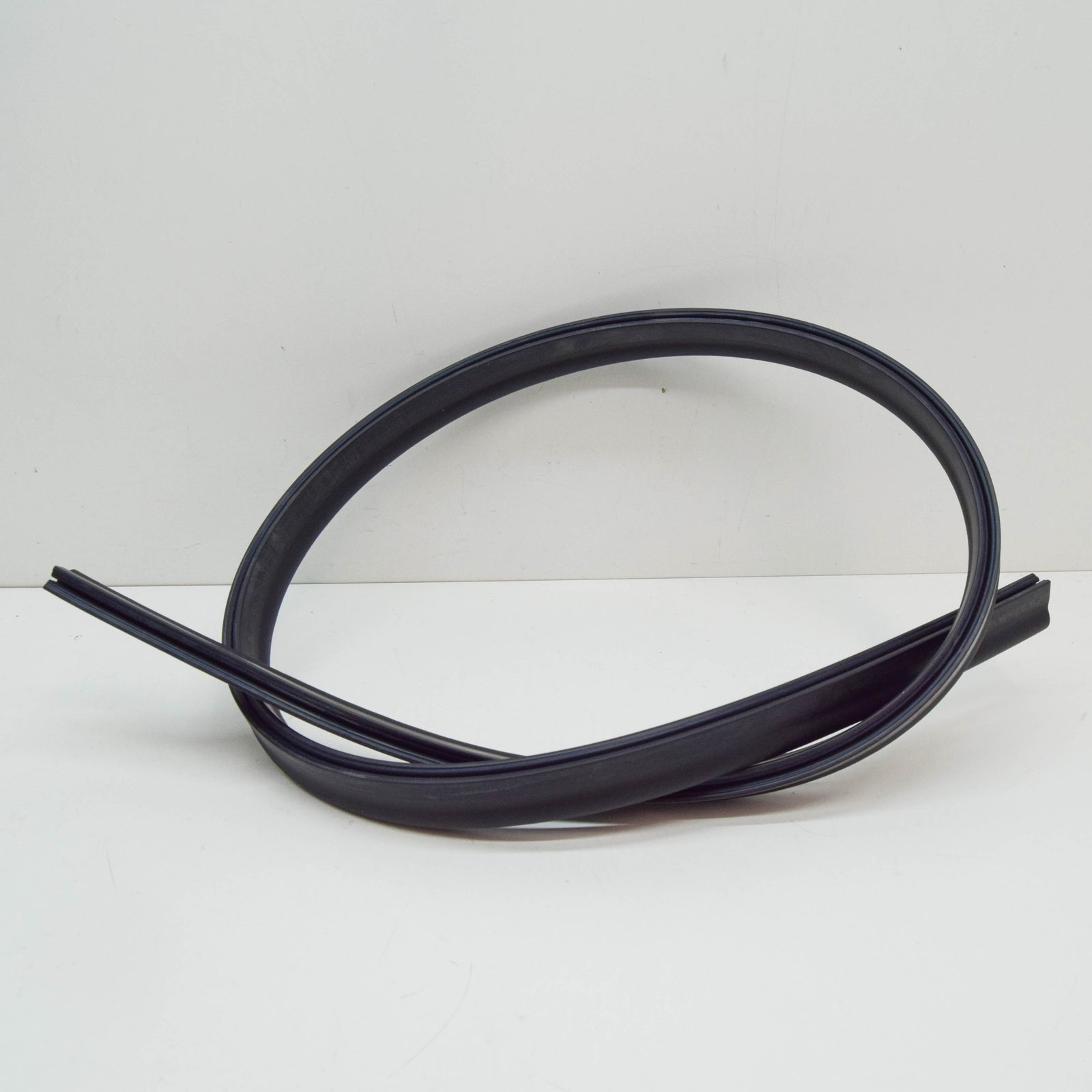 NEW VOLSKWAGEN ARTEON 3H7 FRONT HOOD WATER BOX SEAL 3G8823723 ORIGINAL