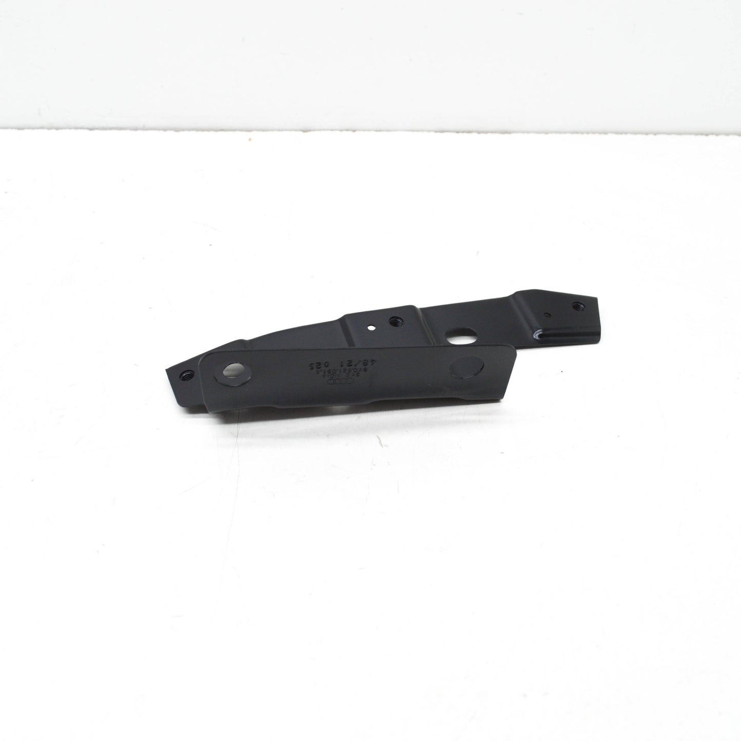 NEW AUDI A3 SPORTBACK 8Y FRONT LEFT FENDER HOLDER 8Y0821091A ORIGINAL