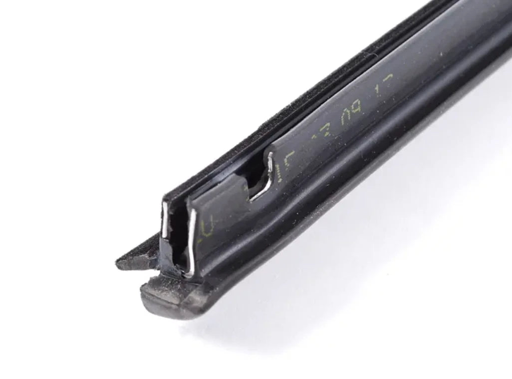NEW BMW 3 E46 FRONT LEFT DOOR BELT WEATHERSTRIP 51328227625 8227625 ORIGINAL