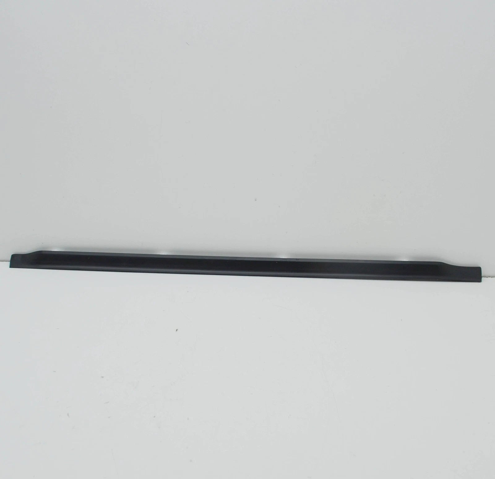 NEW MB E W212 REAR RIGHT DOOR BOTTOM DEFLECTOR STRIP A2126903882 ORIGINAL