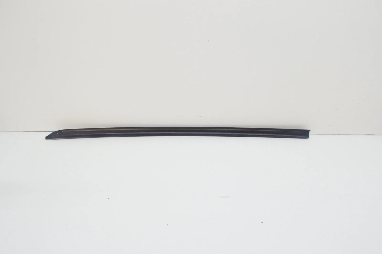 NEW BMW 5 E60 FRONT WINDSHIELD RIGHT DRIP MOULDING 51317045448 7045448 ORIGINAL