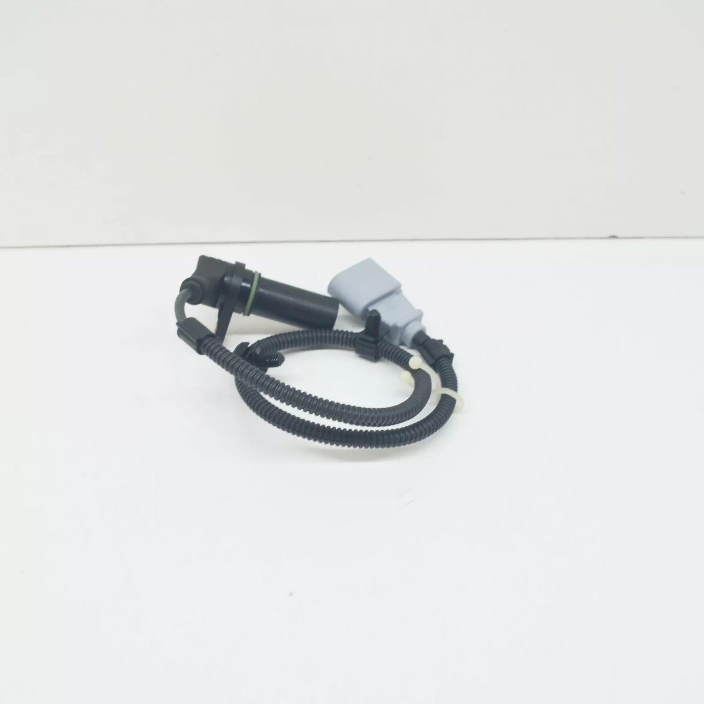 NEW VW TOUAREG 7L ENGINE SPEED SENSOR 070957147