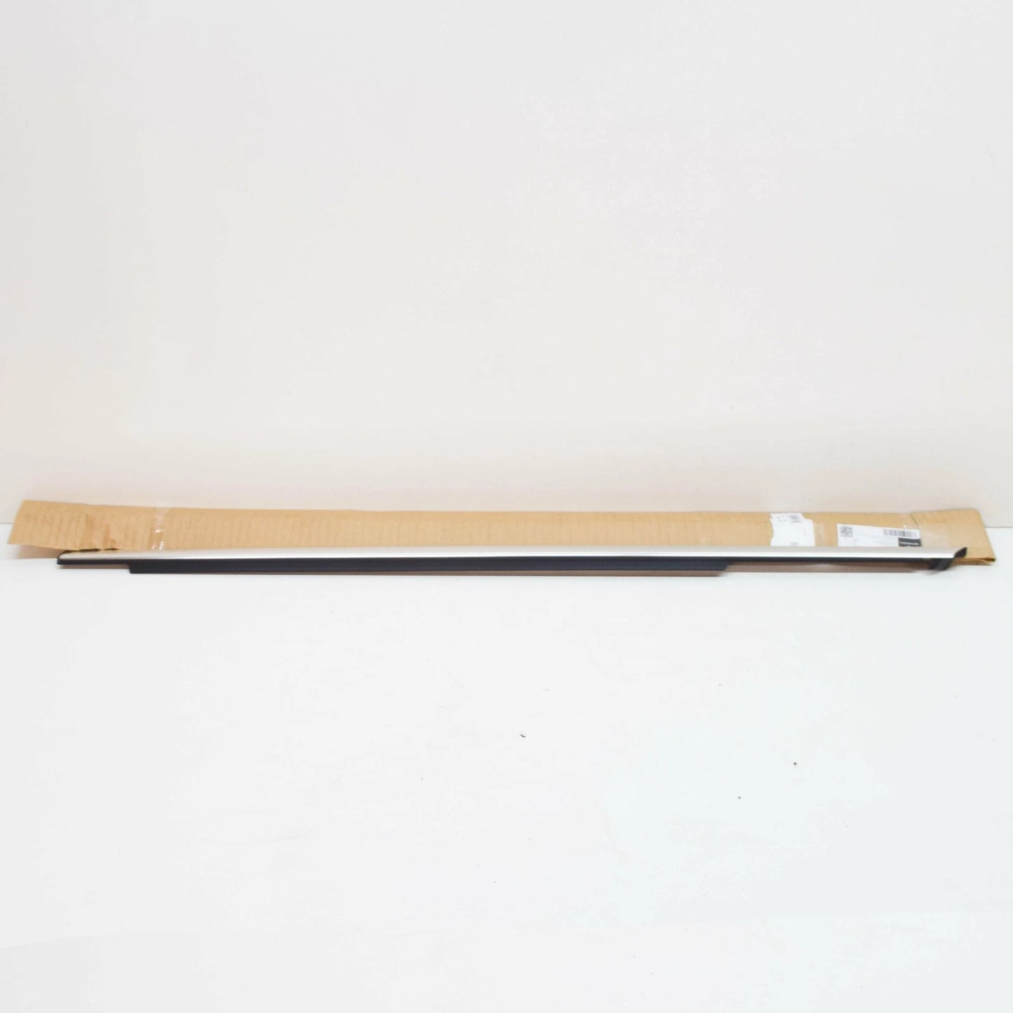 NEW MERCEDES-BENZ C W204 FRONT LEFT DOOR WINDOW SEALING RAIL A2047251565