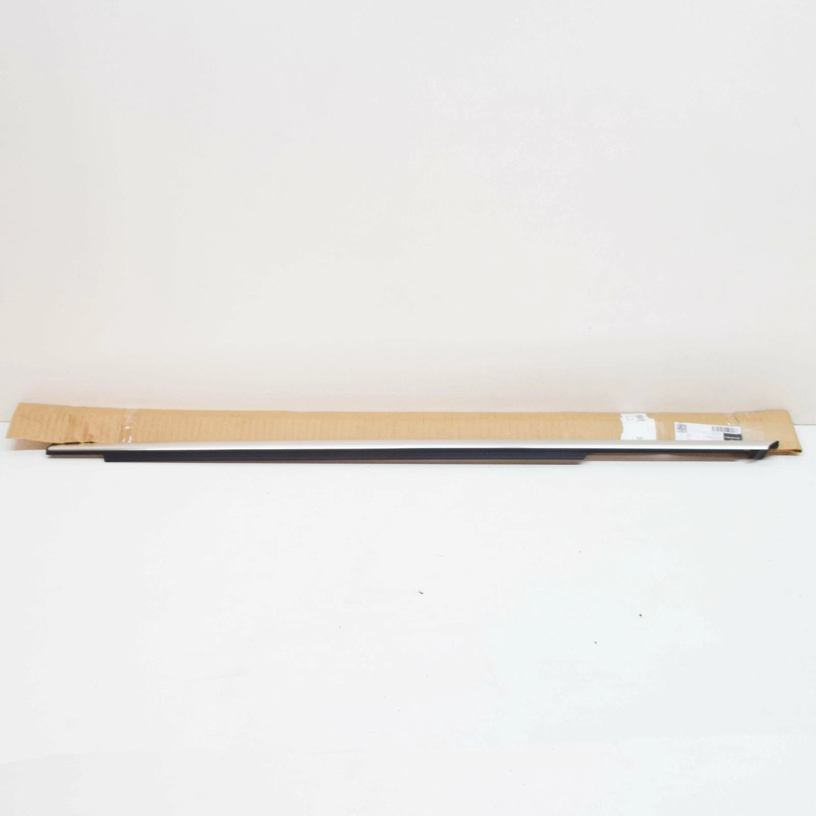 NEW MERCEDES-BENZ C W204 FRONT LEFT DOOR WINDOW SEALING RAIL A2047251565