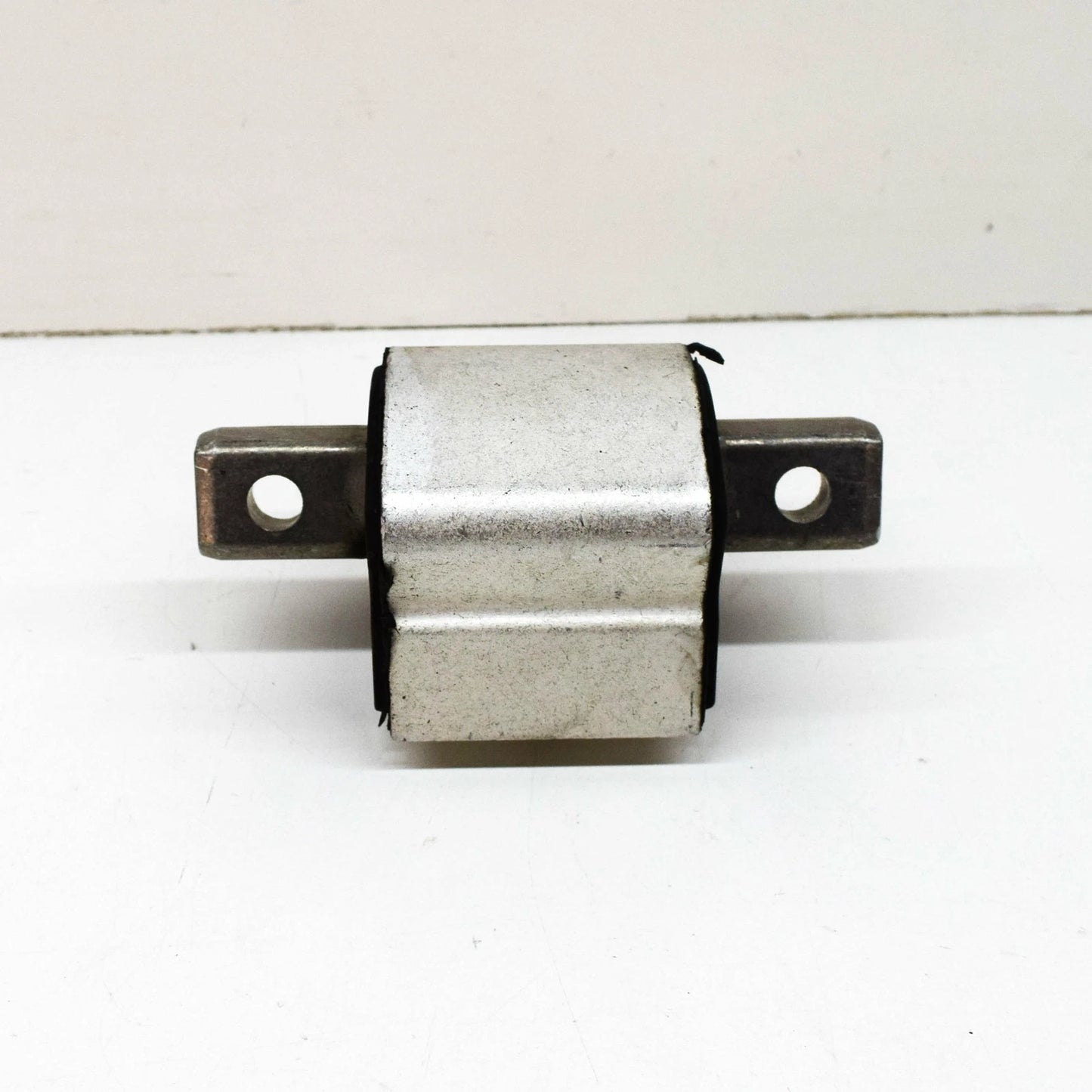 NEW MERCEDES-BENZ E W212 REAR GEARBOX TRANSMISSION MOUNT A2122400500 ORIGINAL