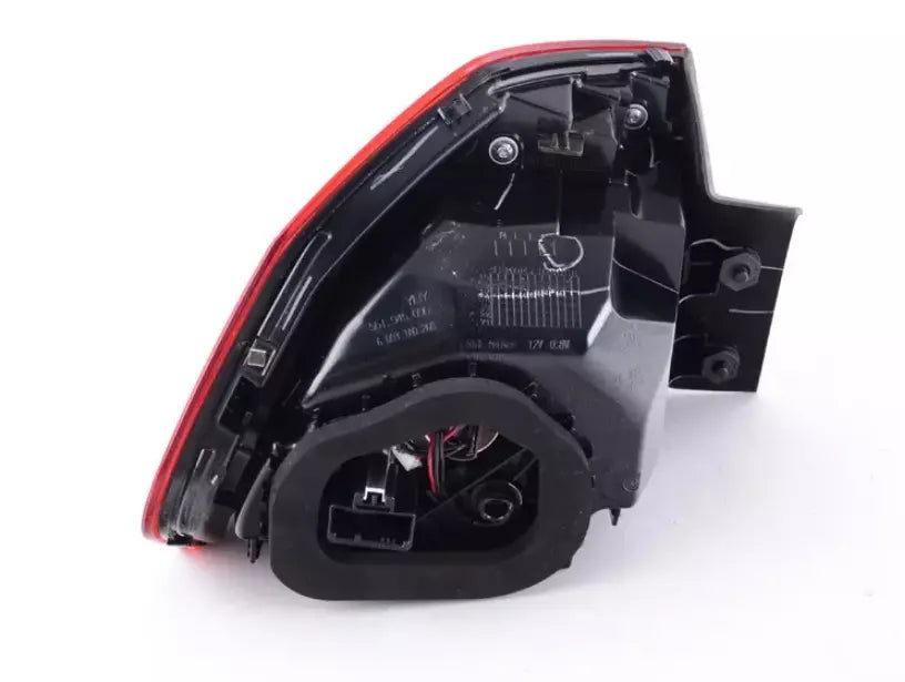 NEW VOLKSWAGEN PASSAT B8 REAR RIGHT OUTER TAILLIGHT 561945096N ORIGINAL