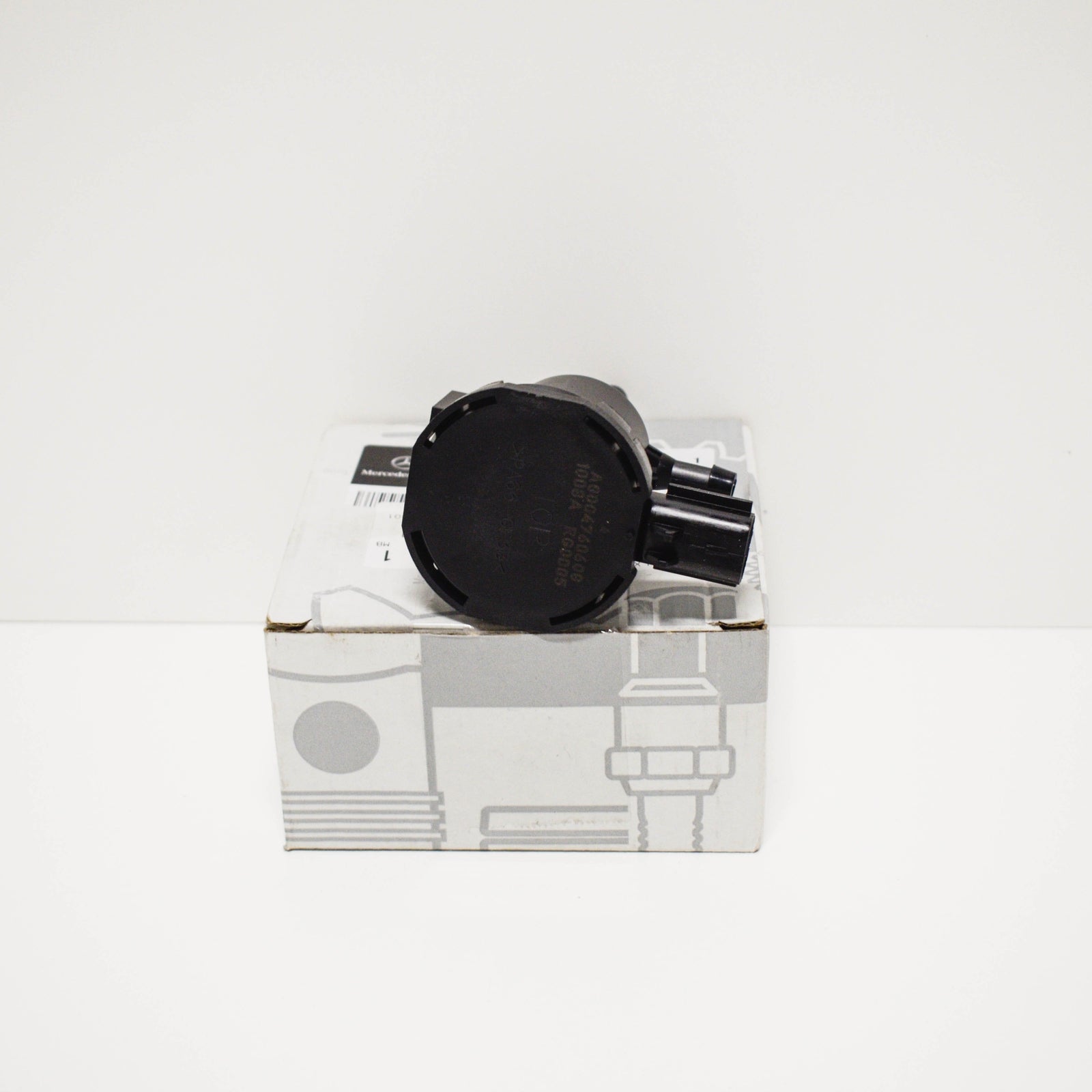 NEW MERCEDES BENZ GLA X156 FUEL PURGE VALVE A0004760600 ORIGINAL