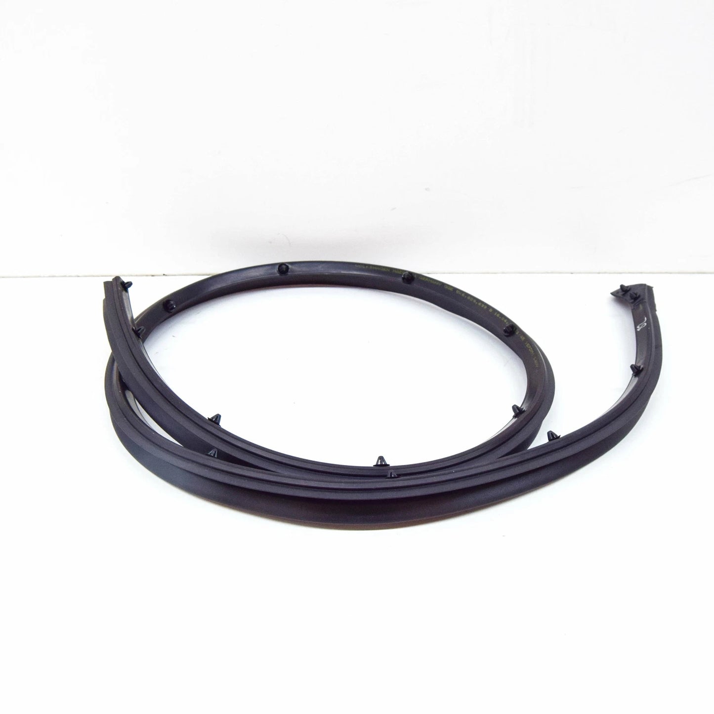 NEW VOLKSWAGEN GOLF MK5 REAR LEFT OUTER DOOR SEAL 5K6839699B