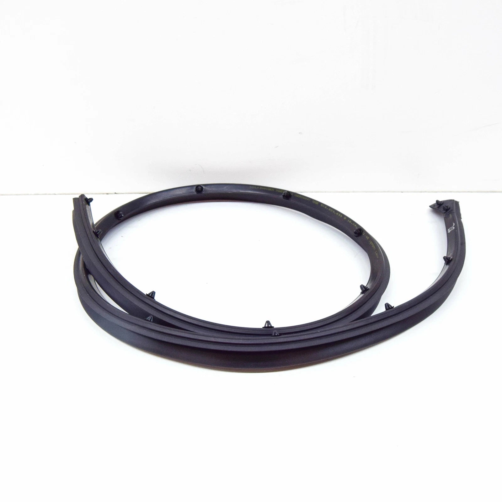 NEW VOLKSWAGEN GOLF MK5 REAR LEFT OUTER DOOR SEAL 5K6839699B