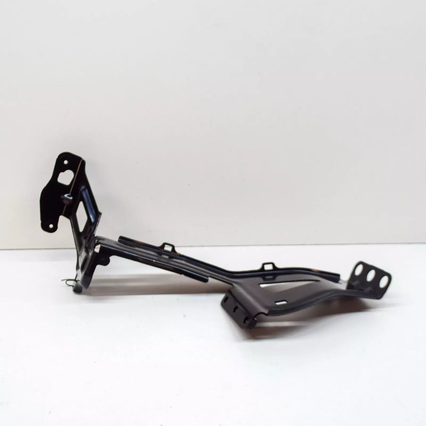 NEW AUDI E-TRON FRONT LEFT FENDER SIDE MEMBER BRACKET 4KE803503