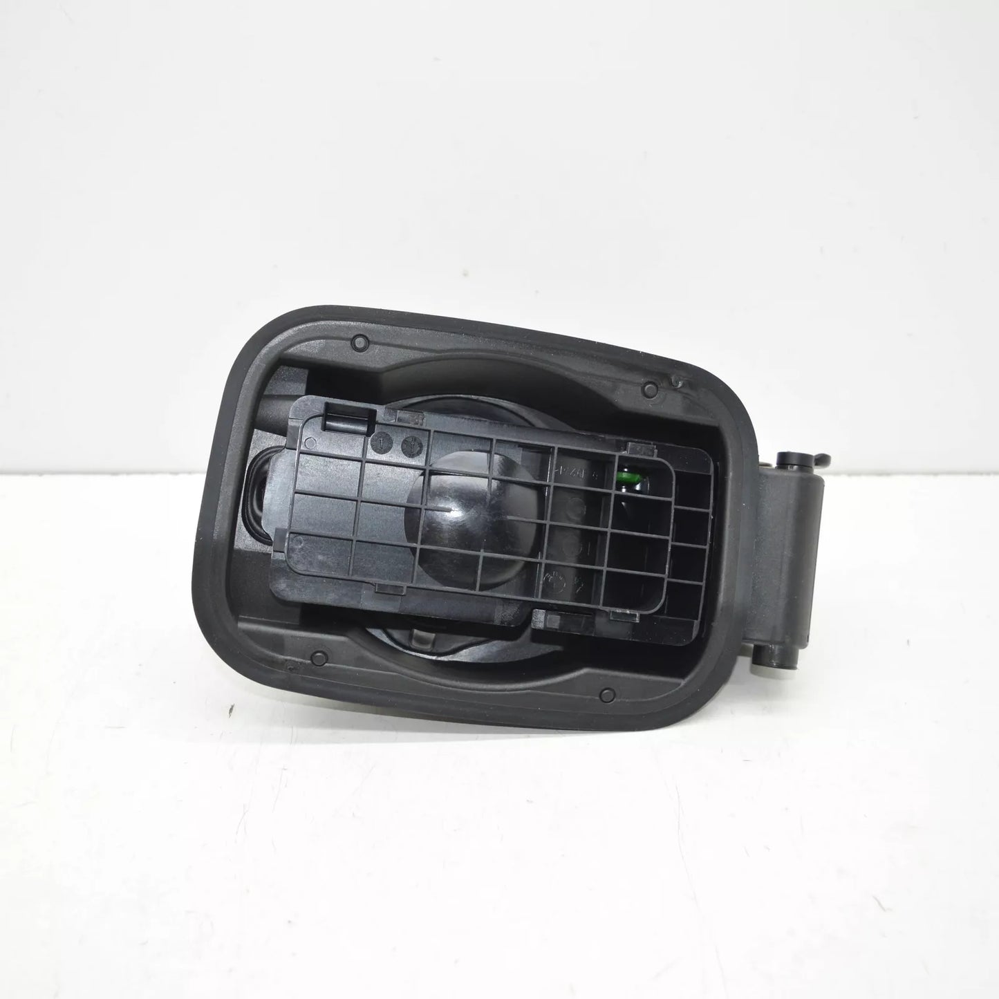 NEW BMW 5 E60 FUEL TANK COVER POT 7183712 51177183712 ORIGINAL