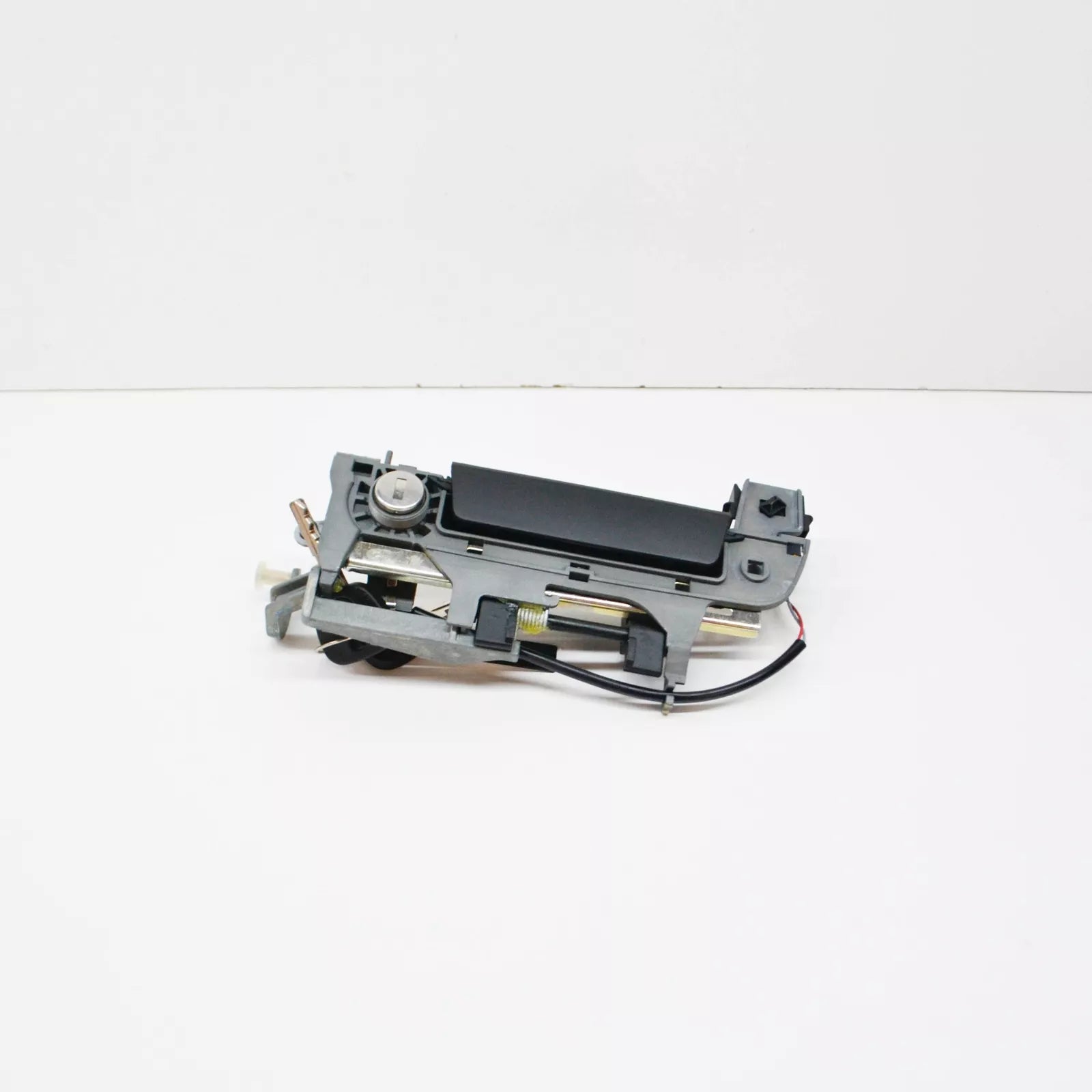 NEW BMW Z3 COUPE E36 FRONT LEFT DOOR EXTERIOR HANDLE 51218401623 8401623