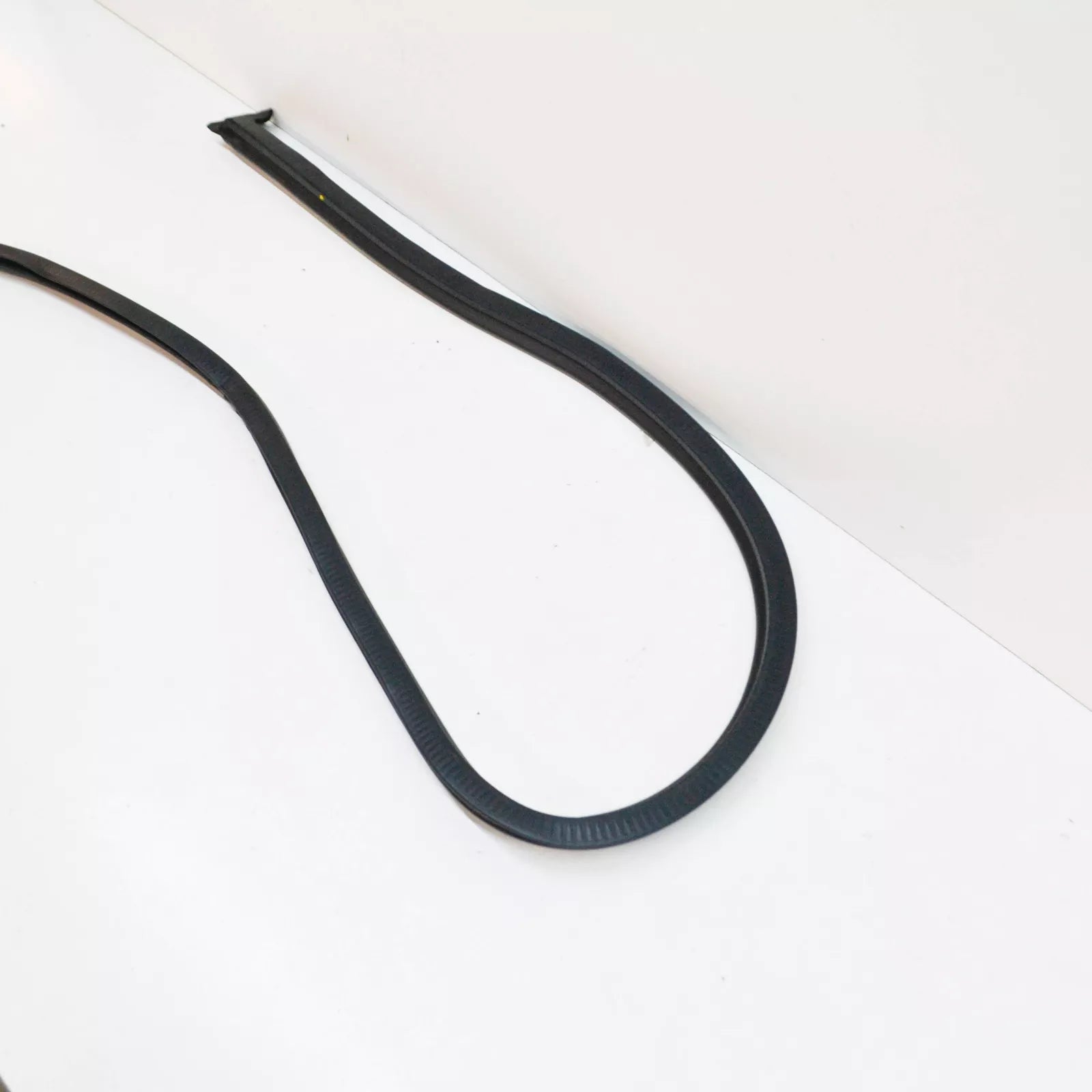 NEW MB SPRINTER W907 REAR LEFT BACK DOOR SEAL STRIP A9077820000