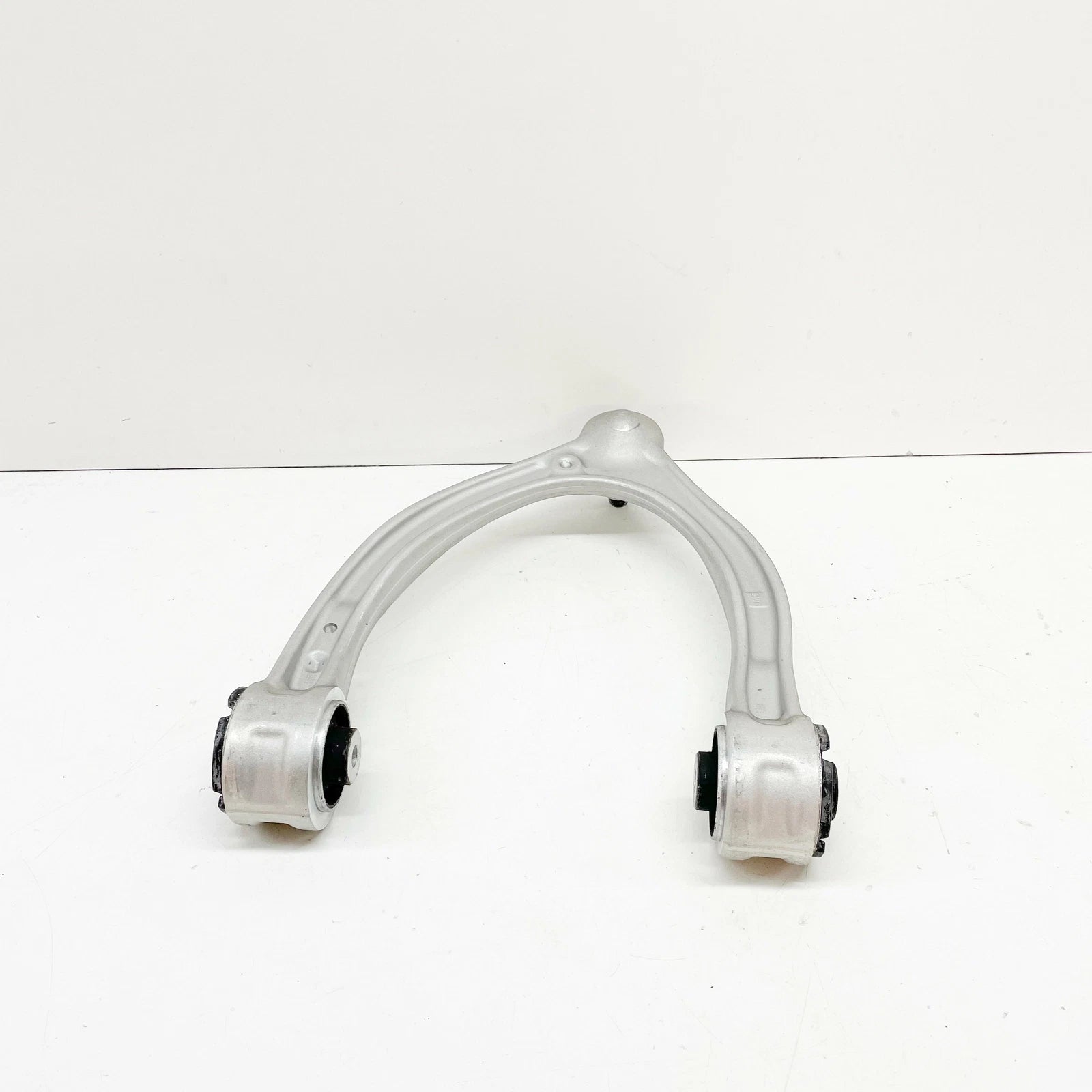 NEW MERCEDES-BENZ C-CLASS W205 FRONT RIGHT UPPER CONTROL ARM A2053305601