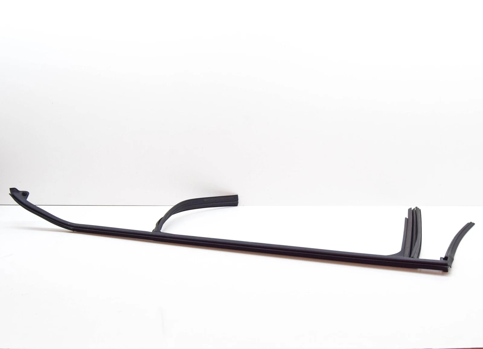 NEW MERCEDES-BENZ A W176 REAR LEFT DOOR WINDOW GUIDE RAIL A1767350025 ORIGINAL