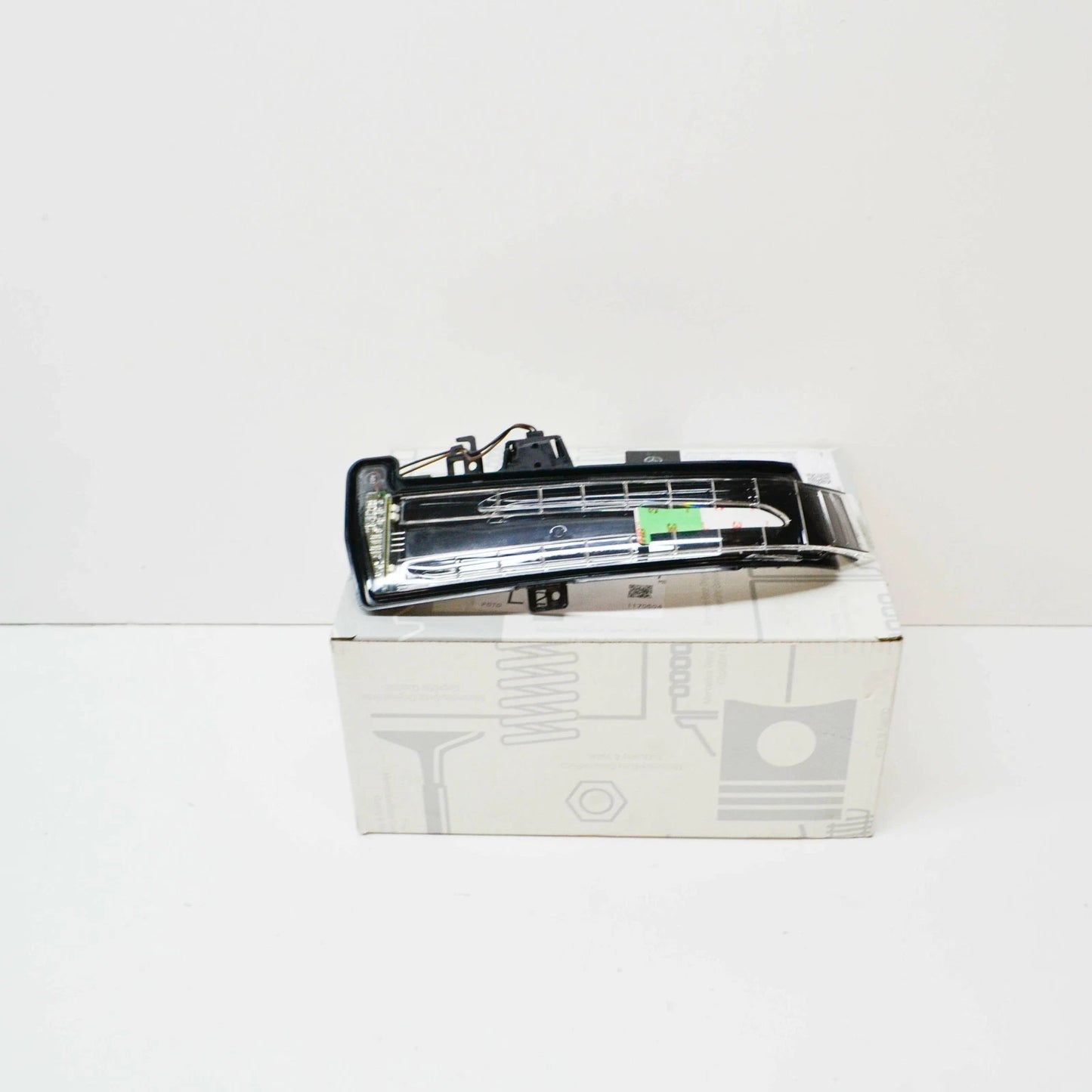 NEW MB E W212 FRONT LEFT DOOR MIRROR TURN INDICATOR A2129067201