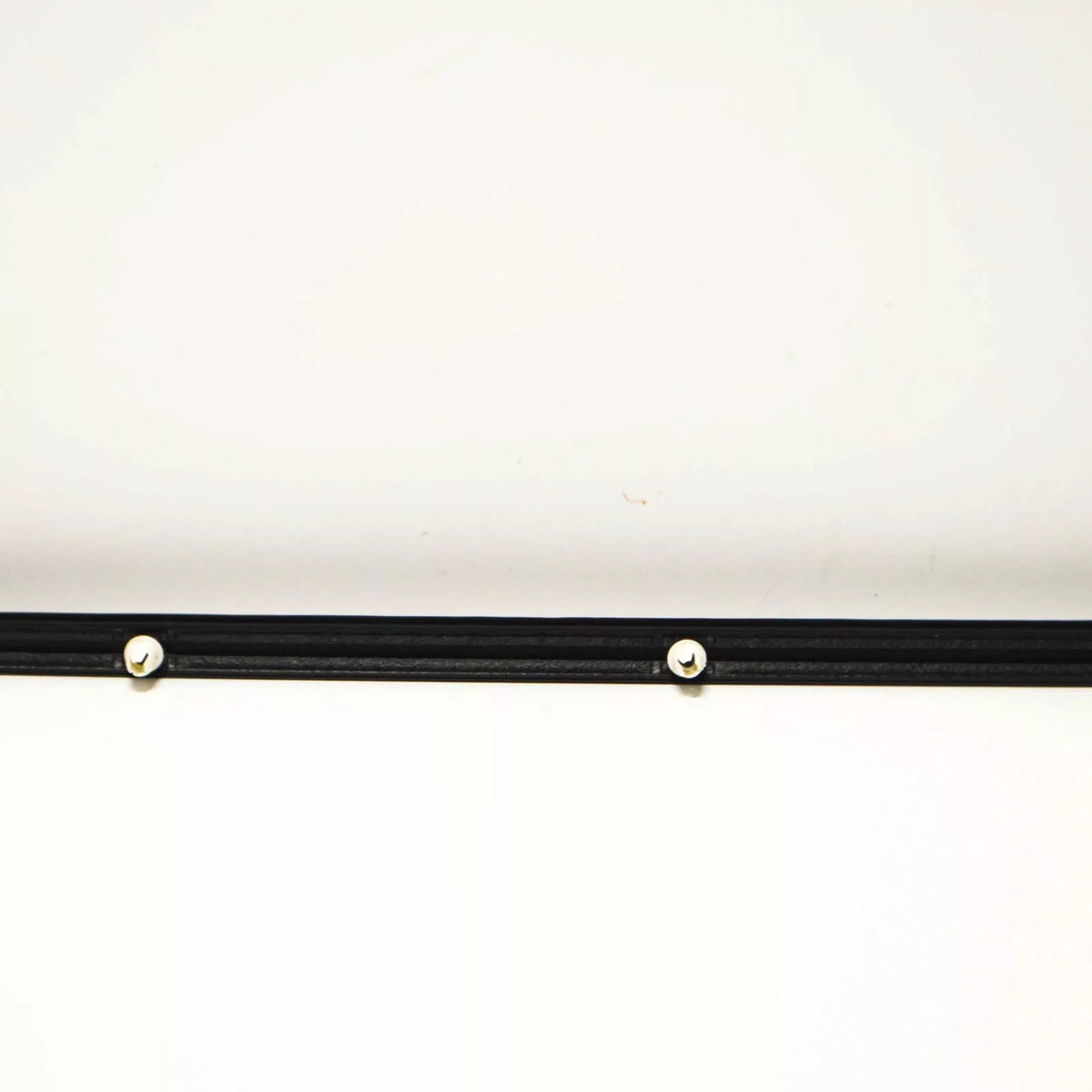 NEW MERCEDES-BENZ E W210 FRONT LEFT DOOR BOTTOM STRIP A2106900782