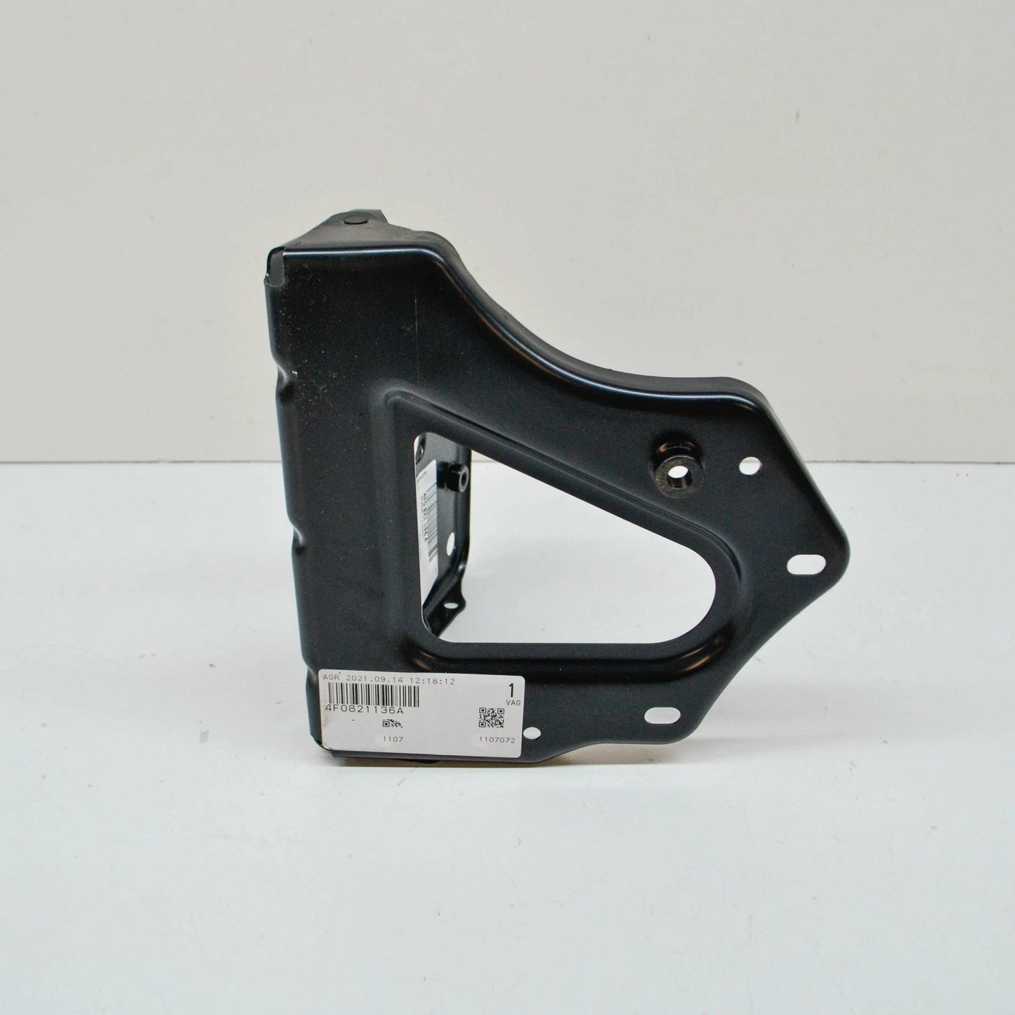 NEW AUDI A6 C6 FRONT RIGHT FENDER BRACE 4F0821136A