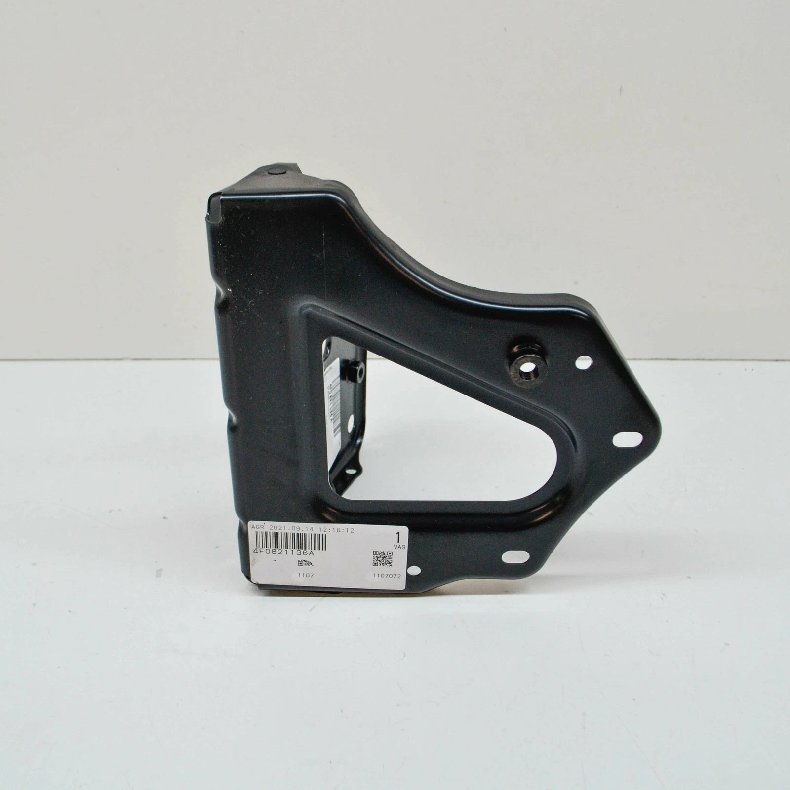 NEW AUDI A6 C6 FRONT RIGHT FENDER BRACE 4F0821136A