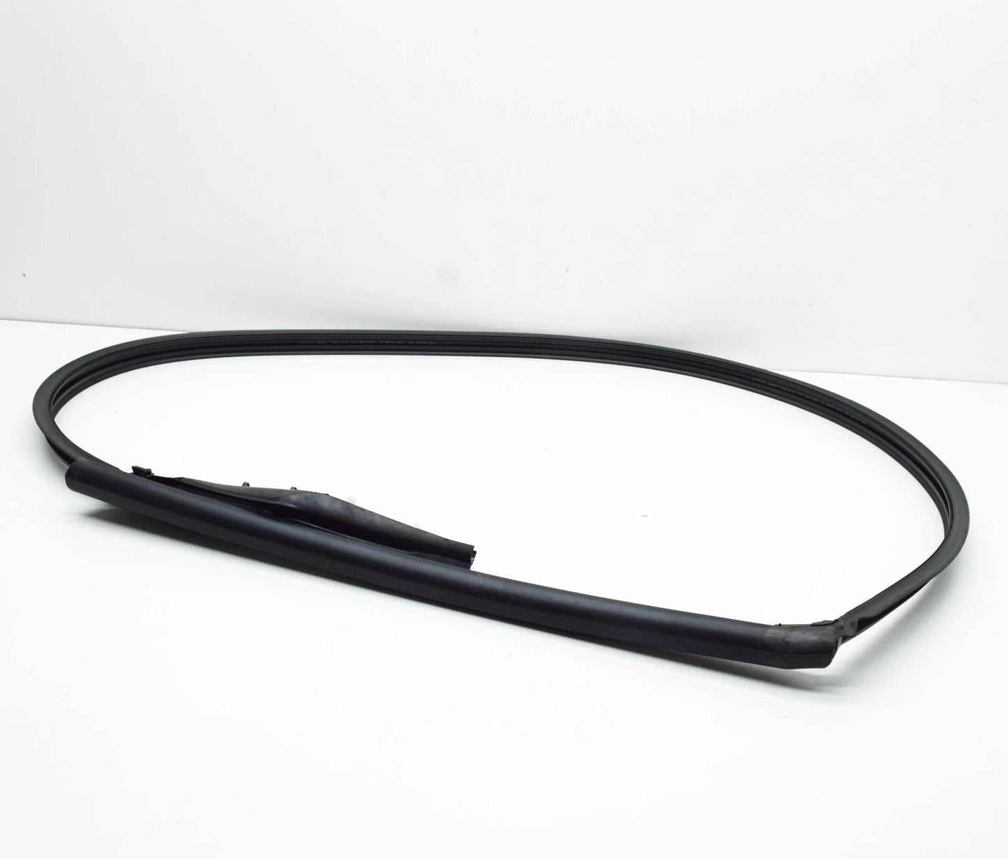 NEW BMW 5 GRAN TURISMO F07 REAR RIGHT DOOR ROOF SEAL 51357179124 ORIGINAL