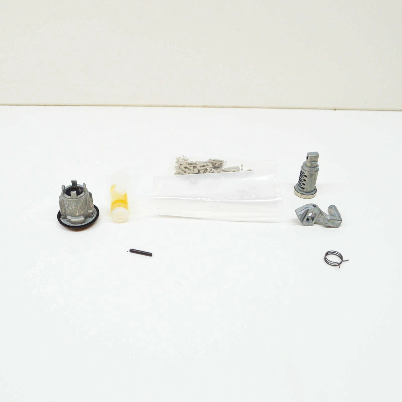 NEW BMW 3 E30 FRONT DOOR LOCK CYLINDER REPAIR KIT 51219556313 ORIGINAL