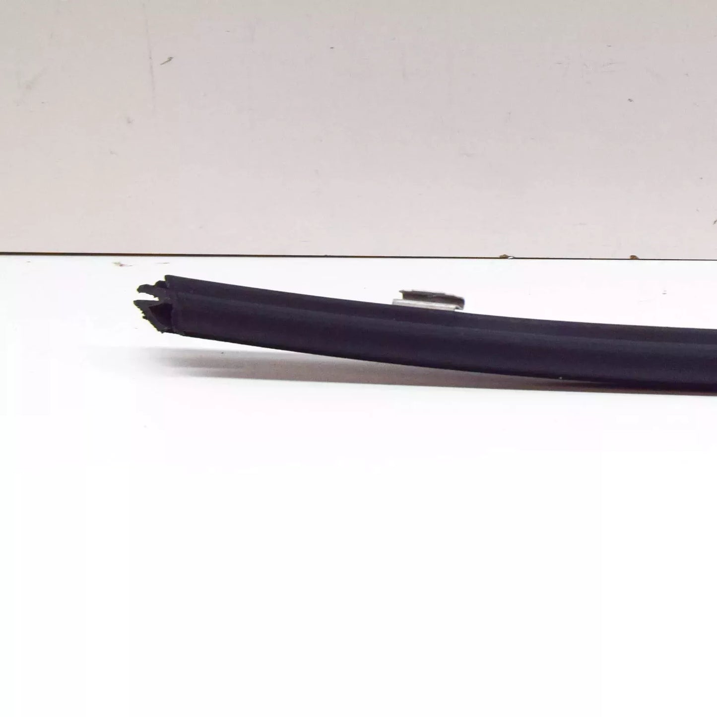 NEW MB CL C215 REAR LEFT SIDE WINDOW OUTSIDE SEALING RAIL A2156700338