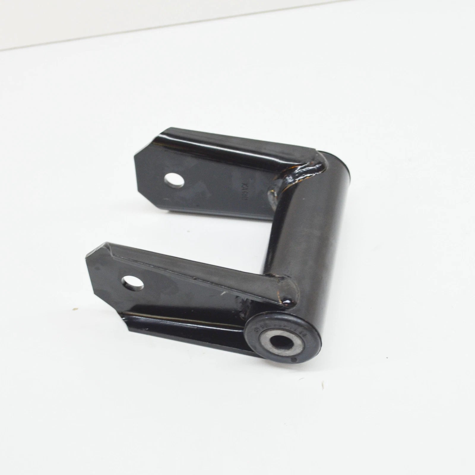 NEW MB SPRINTER W903 REAR SPRING TO SPRING BRACKET SHACKLE A9013200063