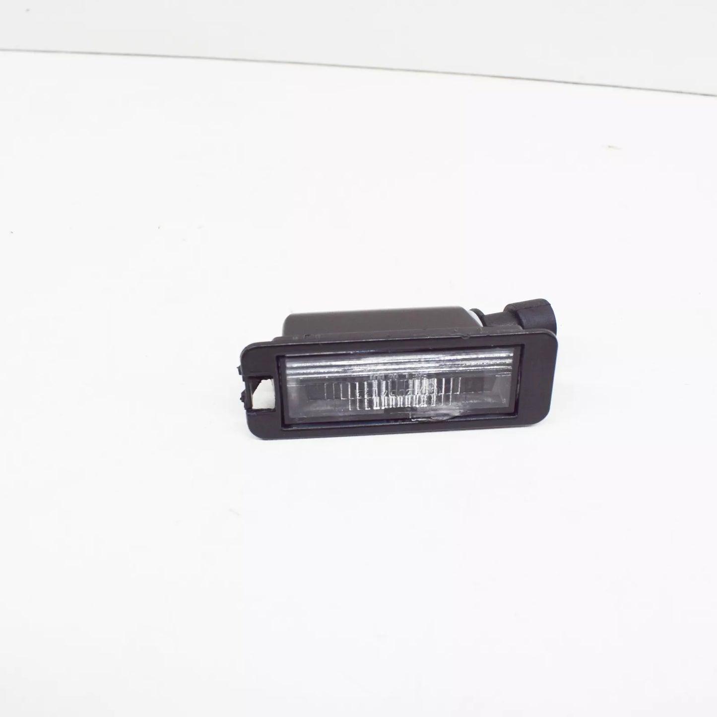 NEW VOLKSWAGEN FOX LICENSE PLATE LIGHT 1JE943021A ORIGINAL