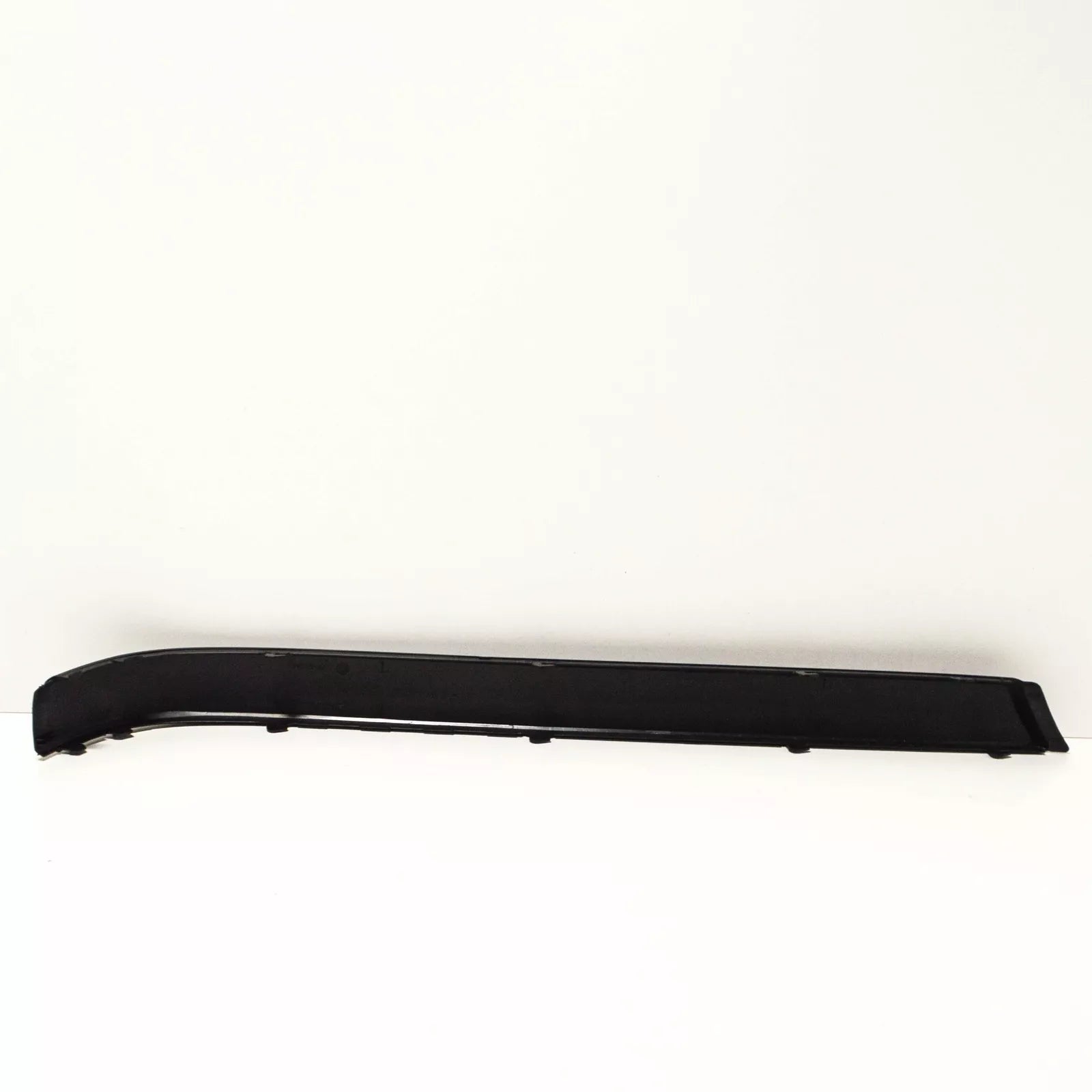 NEW BMW 5 E34 REAR BUMPER RIGHT TRIM 51128148818 8148818 1995