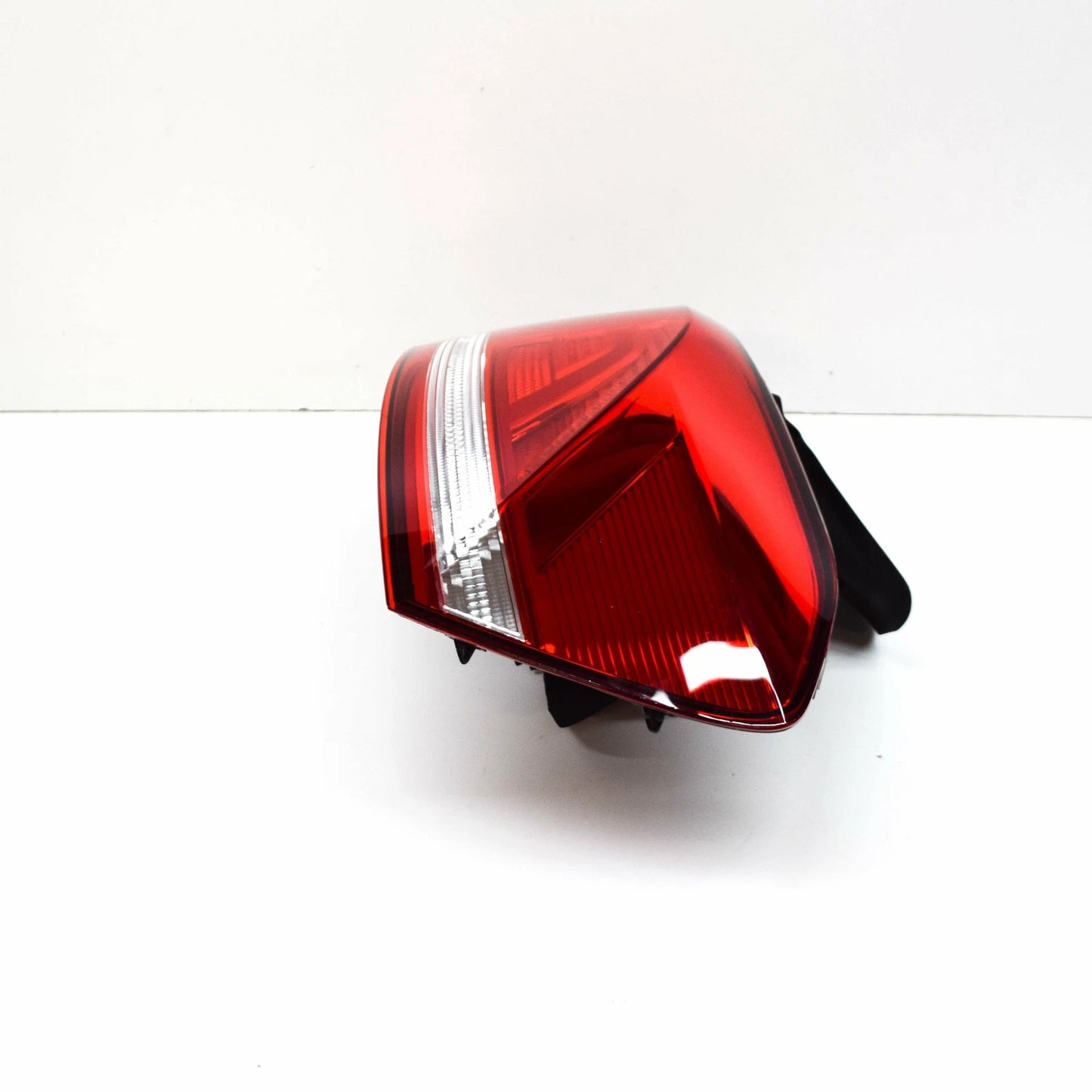 NEW VOLKSWAGEN PASSAT B8 REAR RIGHT TAILLIGHT LAMP 3G9945096D ORIGINAL