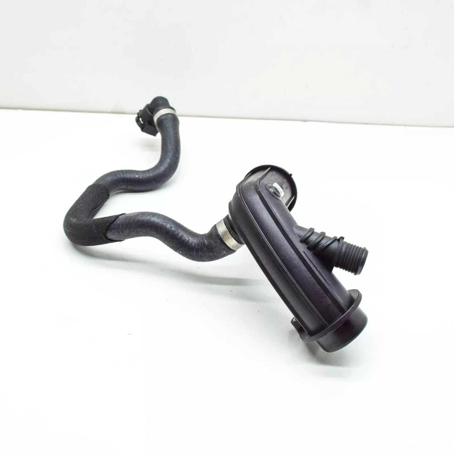 NEW BMW 5 G30 LINE COOLANT PUMP HEAT EXCHANGER 17127507147 ORIGINAL