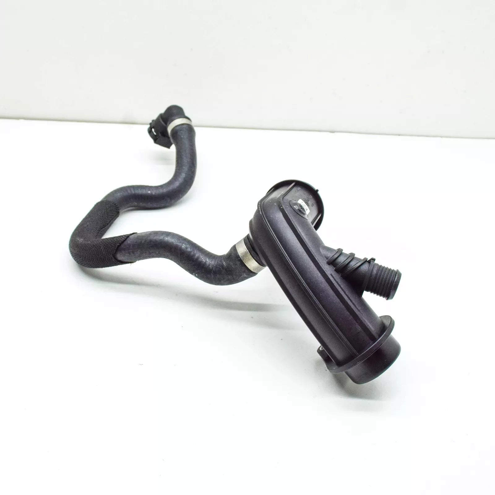 NEW BMW 5 G30 LINE COOLANT PUMP HEAT EXCHANGER 17127507147 ORIGINAL