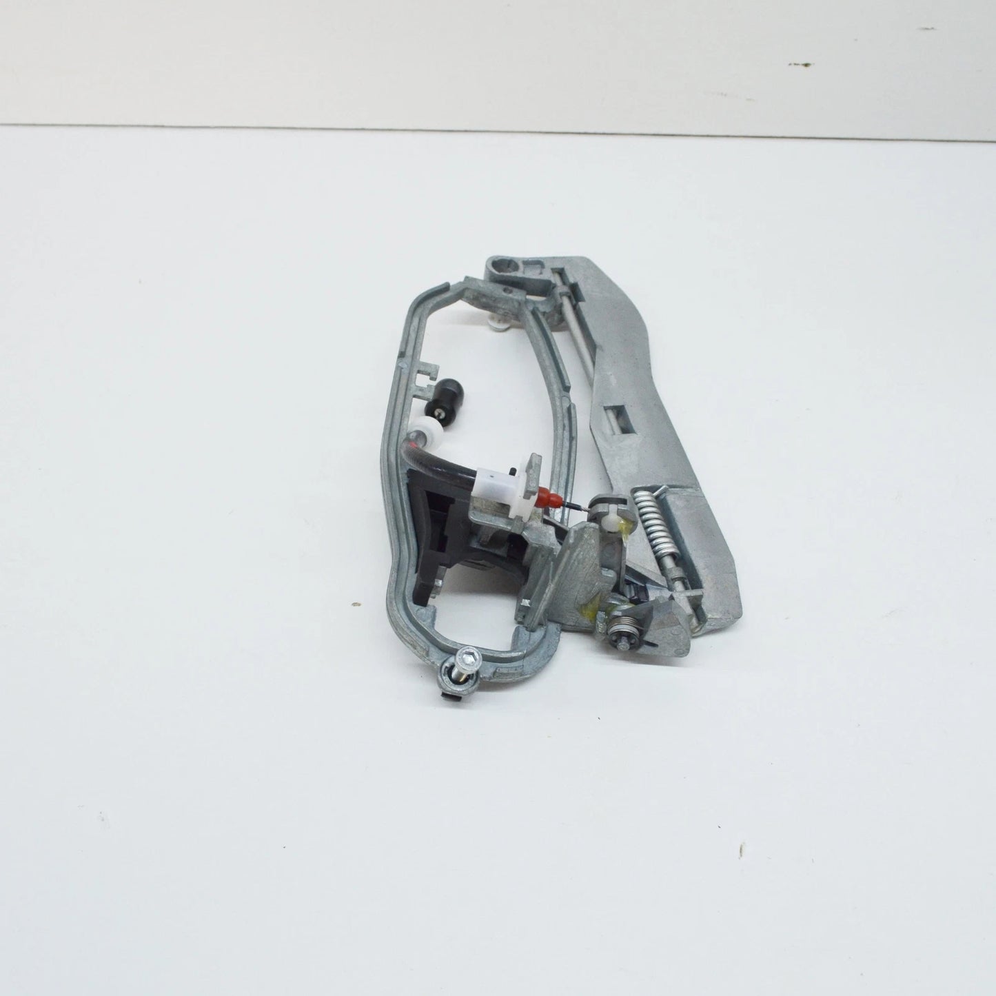 NEW BMW X5 E3 FRONT RIGHT EXTERIOR DOOR HANDLE CARRIER 51218243616 ORIGINAL