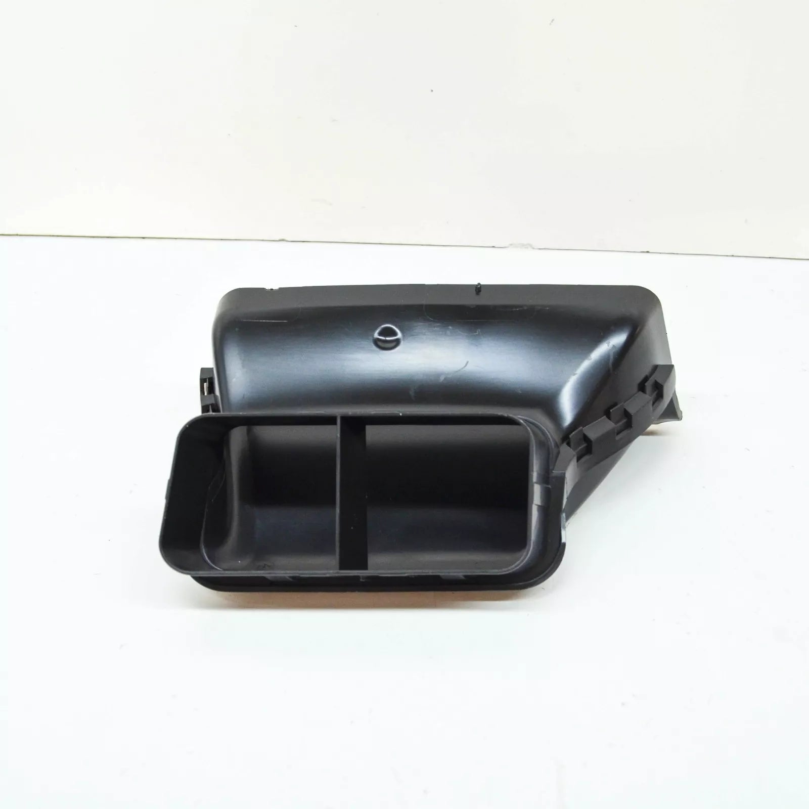 NEW VOLKSWAGEN POLO AW AIR INTAKE DUCT GUIDE 2Q0129618 ORIGINAL