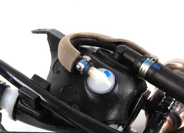 NEW MERCEDES-BENZ C W203 FUEL FILLER NECK ASSEMBLY A2034701920