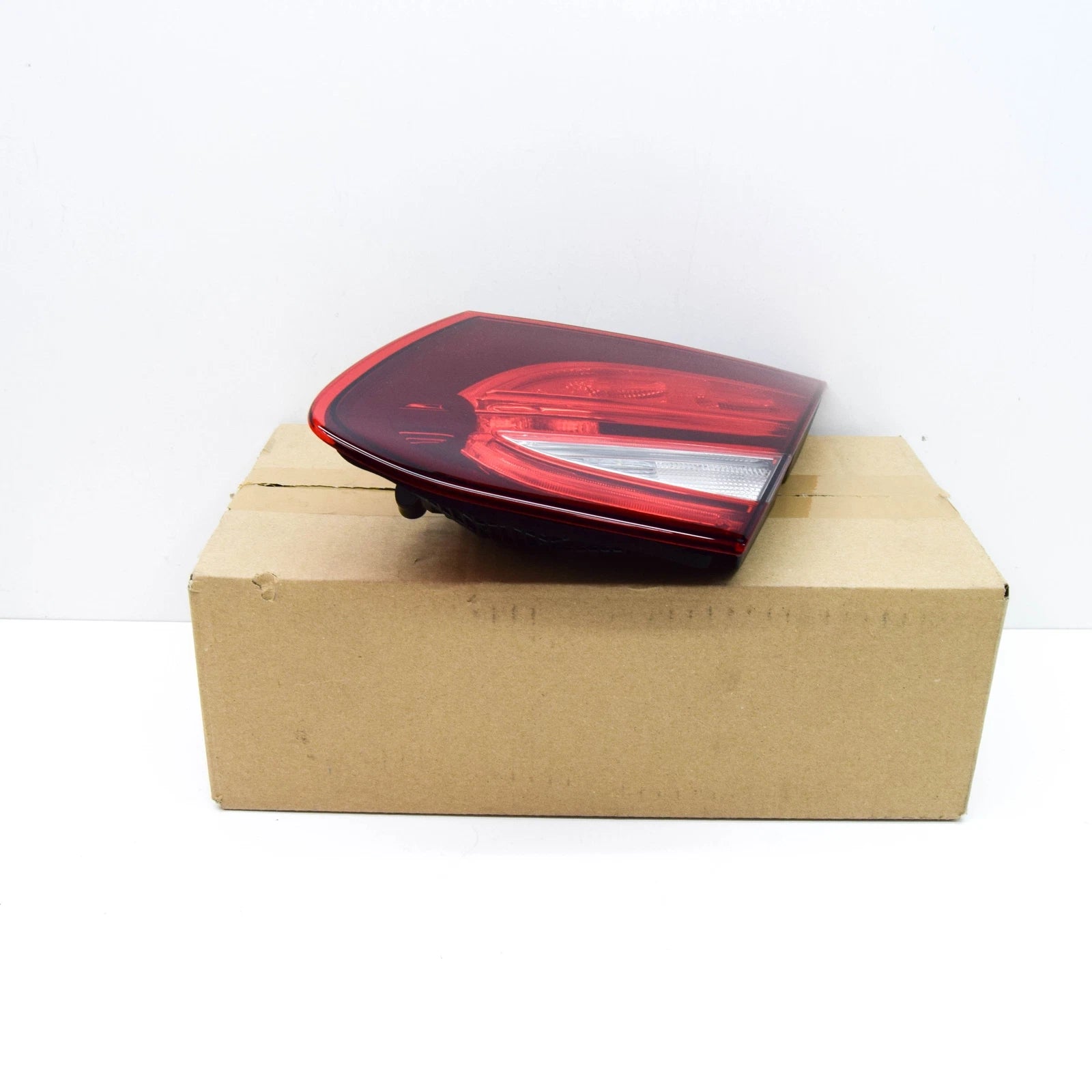 NEW MERCEDES-BENZ C COUPE C205 REAR RIGHT TAILGATE TAILLIGHT A2059063605