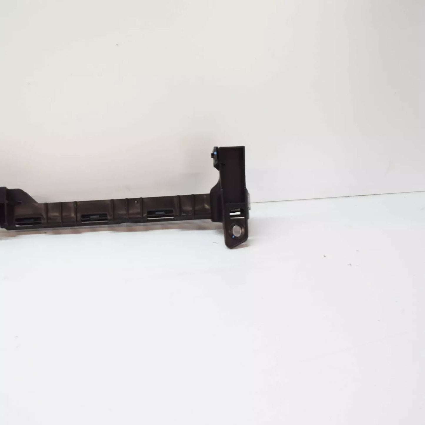 NEW VW GOLF MK7 RADIATOR SUPPORT FRONT CENTER GUIDE SECTION 5G0805705M