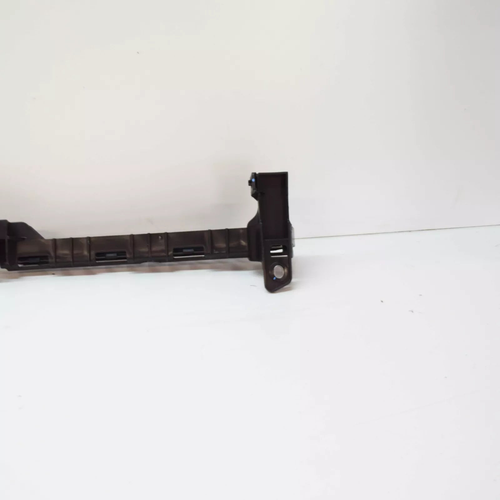 NEW VW GOLF MK7 RADIATOR SUPPORT FRONT CENTER GUIDE SECTION 5G0805705M