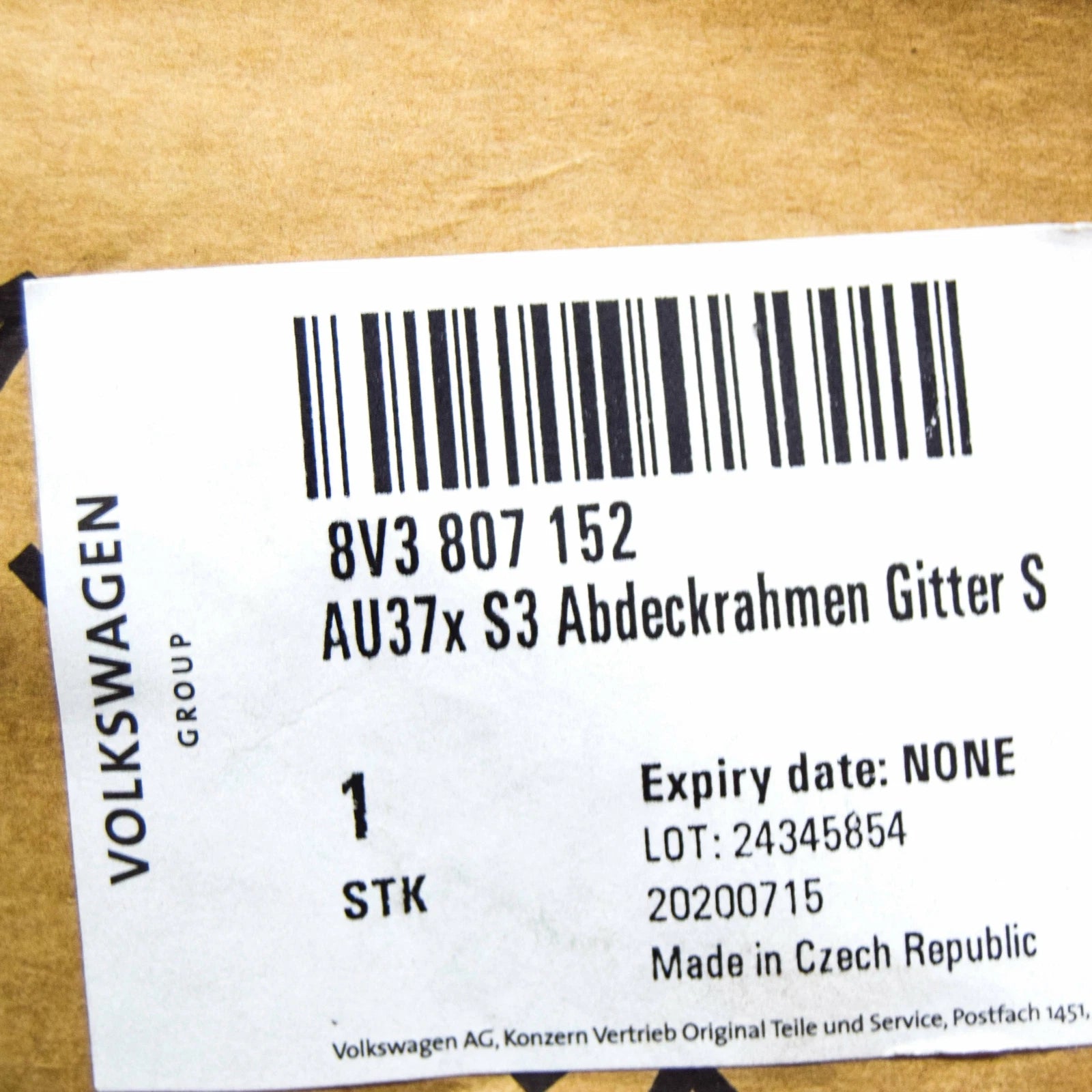 NEW AUDI A3 S3 SPORTBACK FRONT RIGHT END CAP 8V3807152 2015